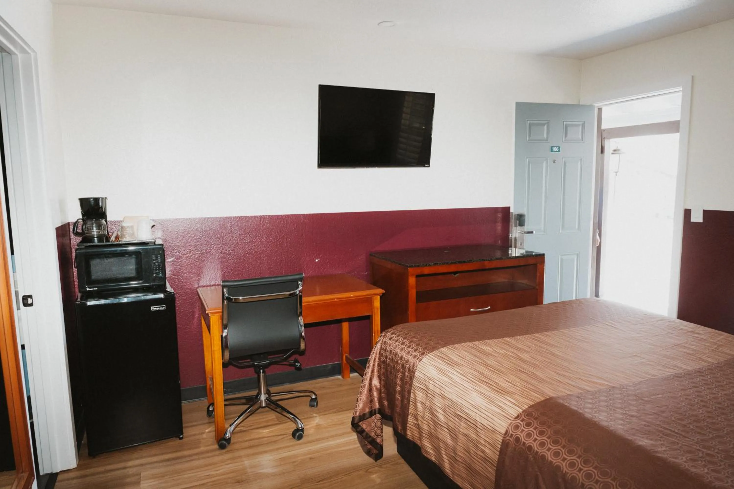 Bed in Paso Robles Wine Country Inn