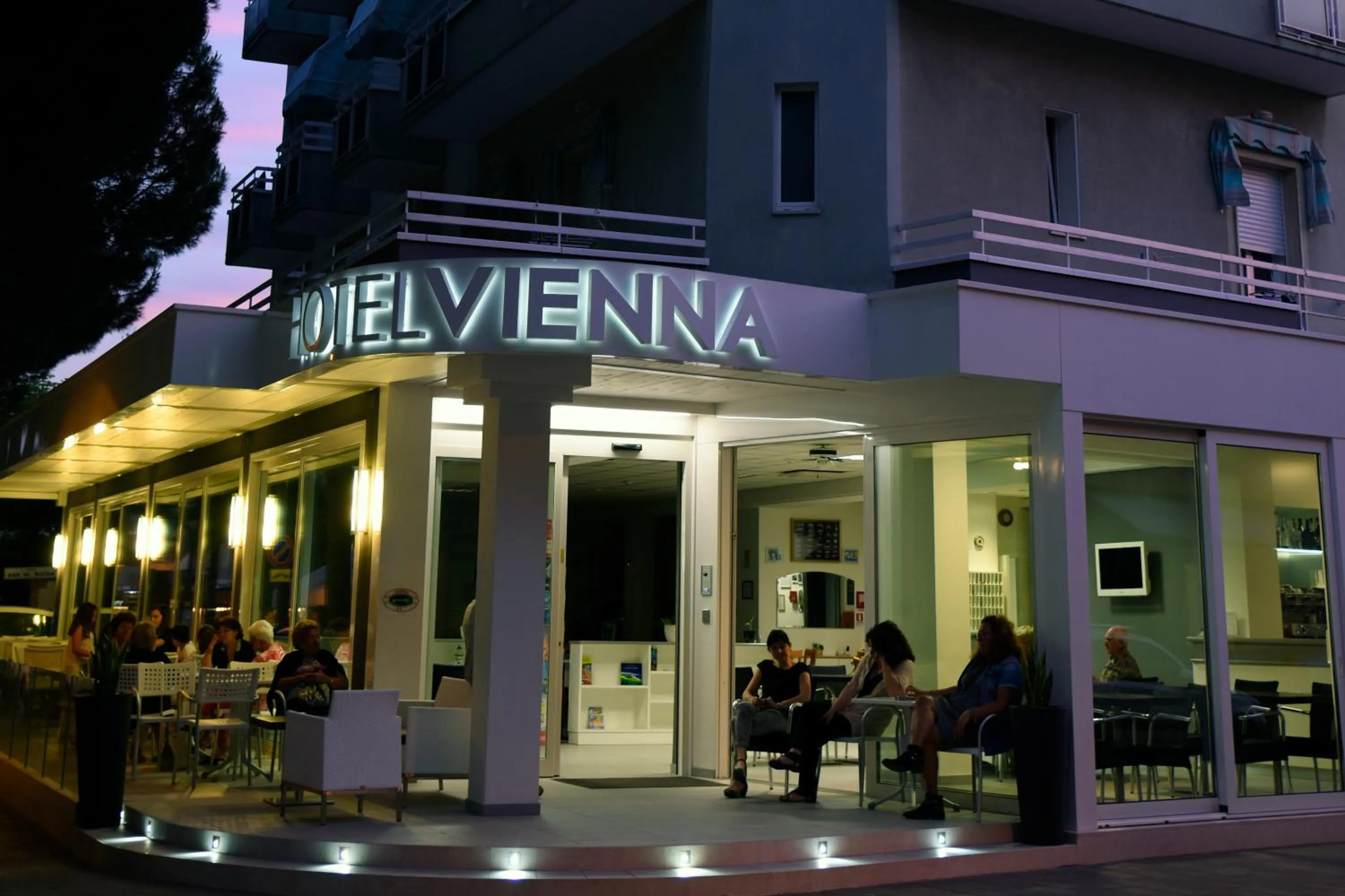 Property logo or sign in Hotel Vienna