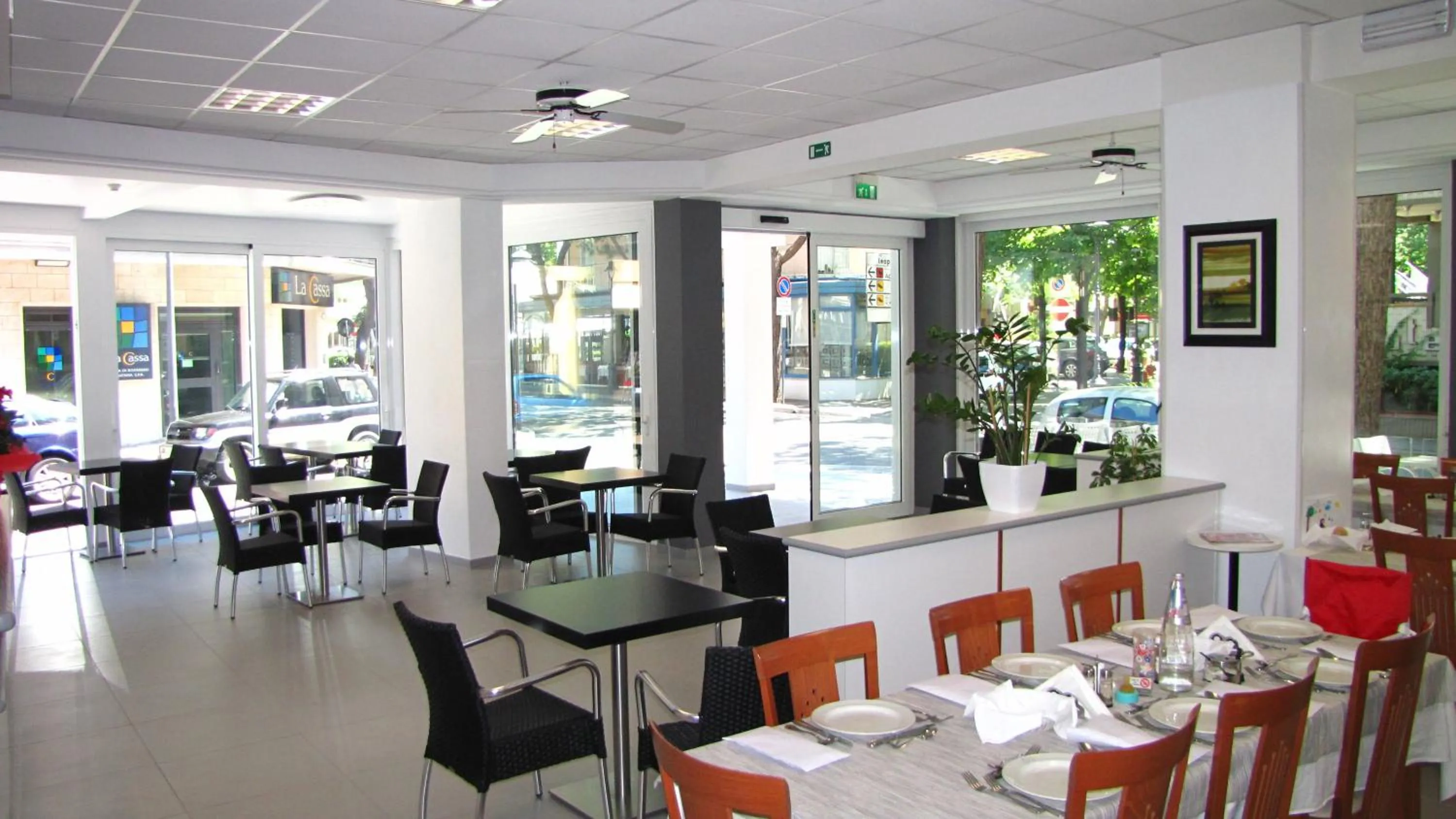 Communal lounge/ TV room in Hotel Vienna