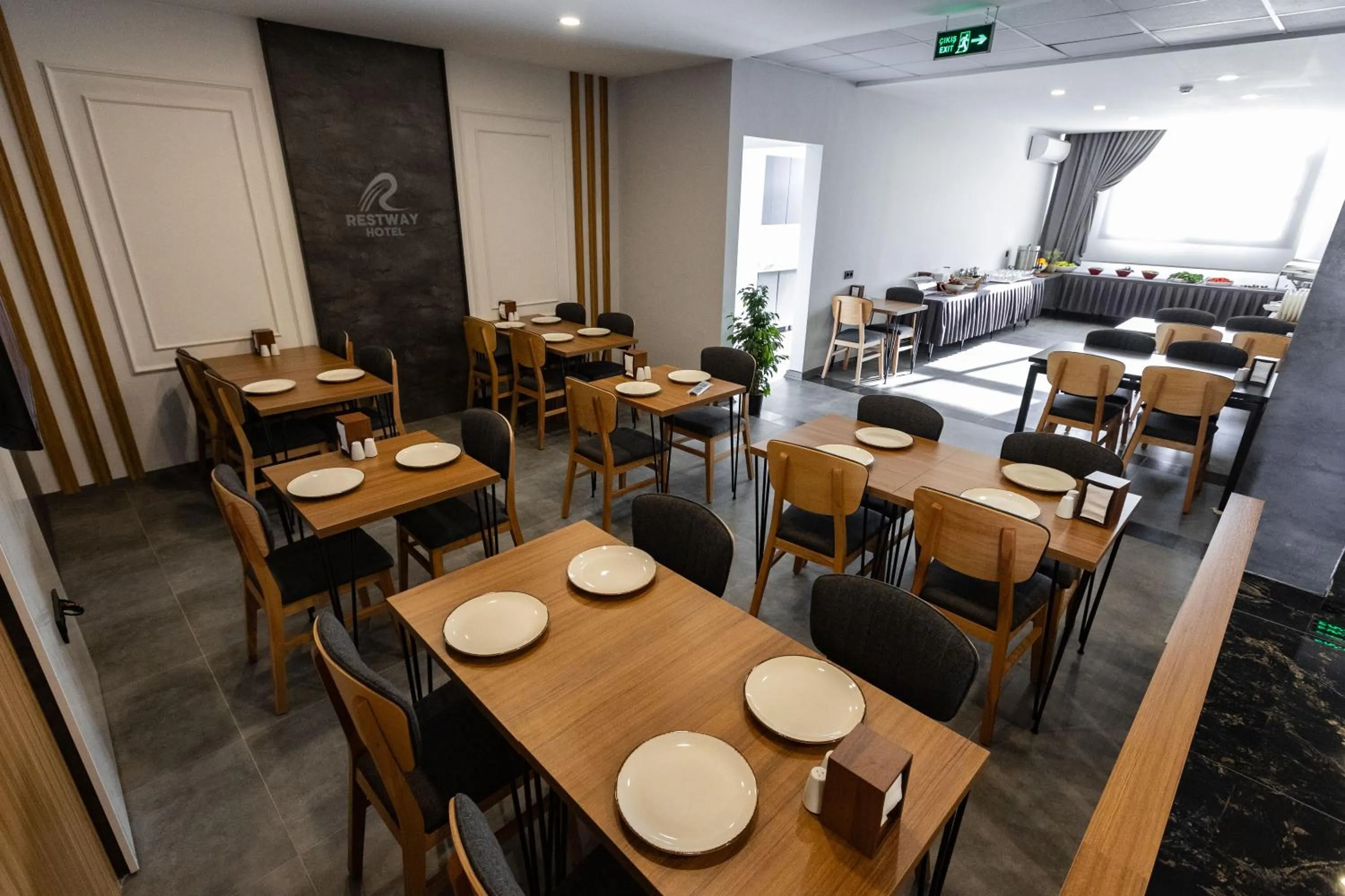 Restaurant/places to eat in Restway Hotel