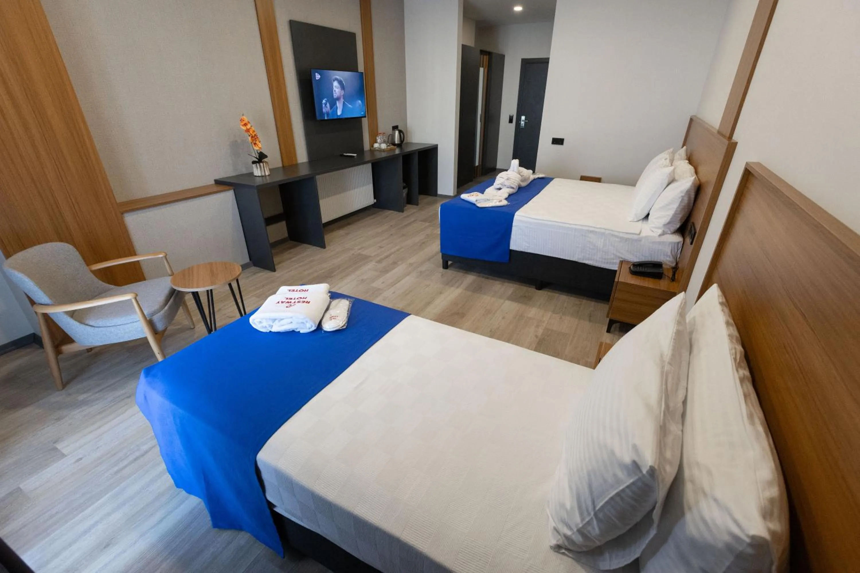 Photo of the whole room, Bed in Restway Hotel