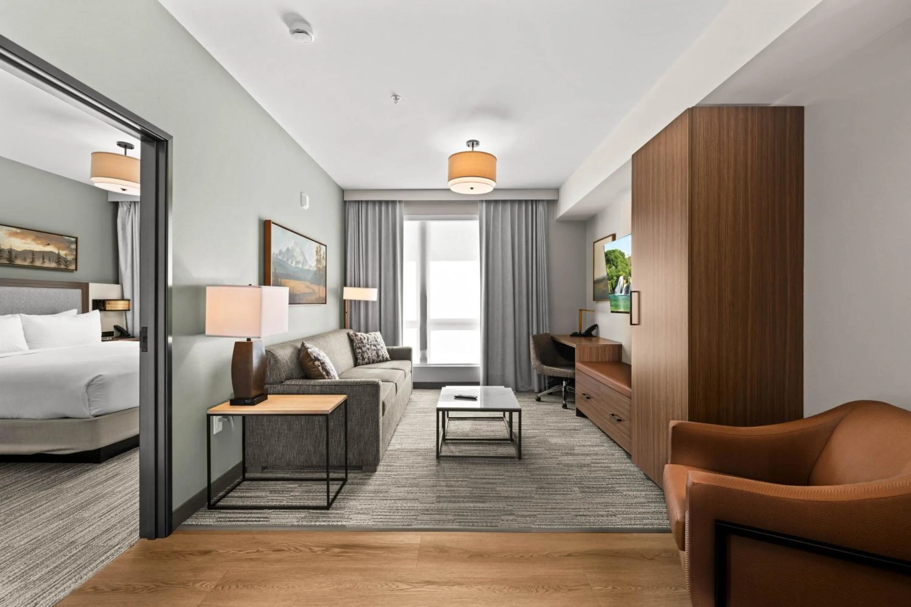Deluxe King Suite in The Kulshan Hotel