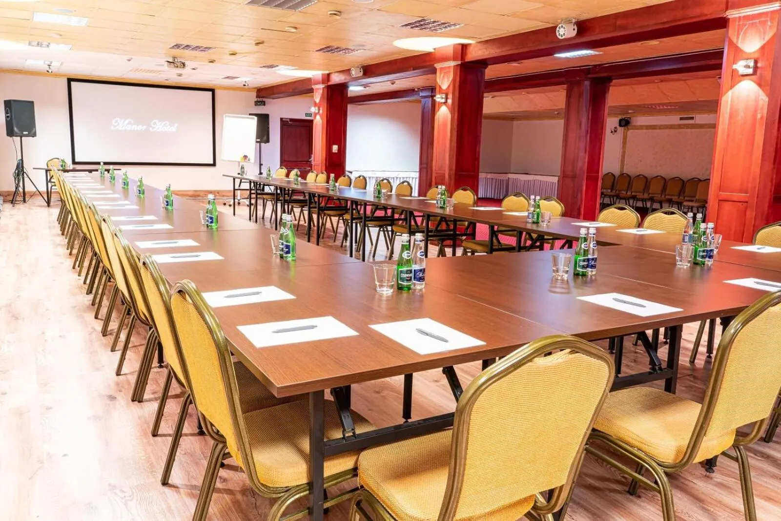 Business facilities in Manor Hotel