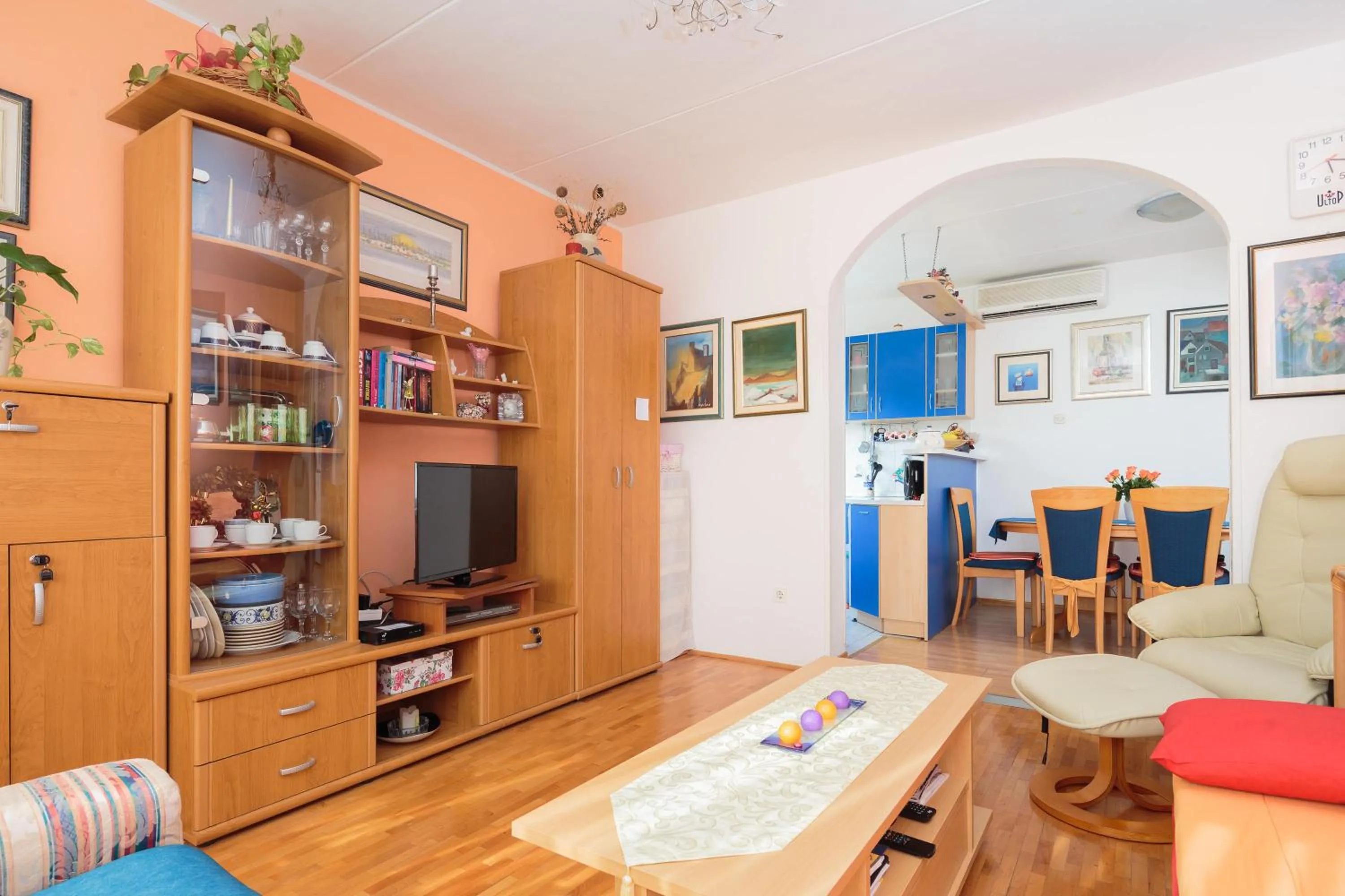 Comfortable and fully furbished apartment Karolina in the center