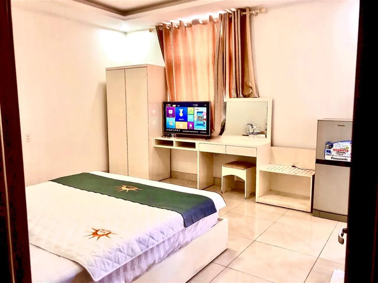 Photo of the whole room, Bed in Holiday Hotel 2