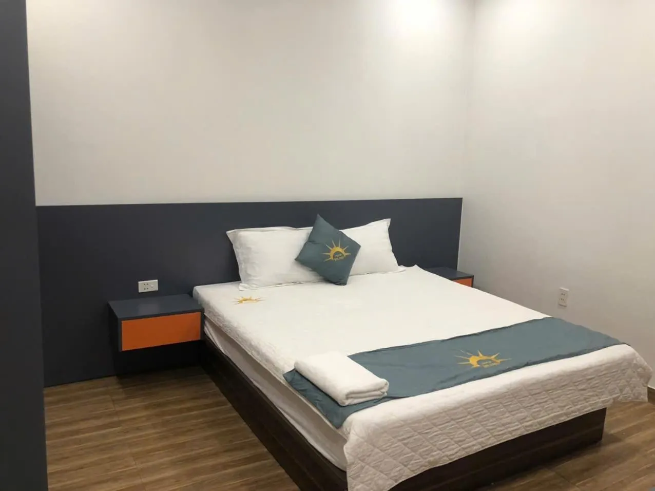 Bedroom, Bed in Holiday Hotel 2