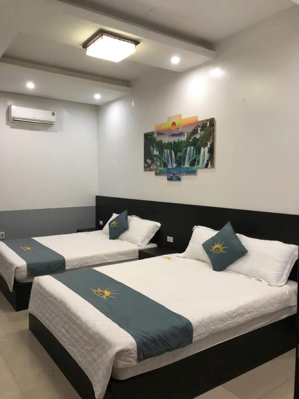 Bedroom, Bed in Holiday Hotel 2