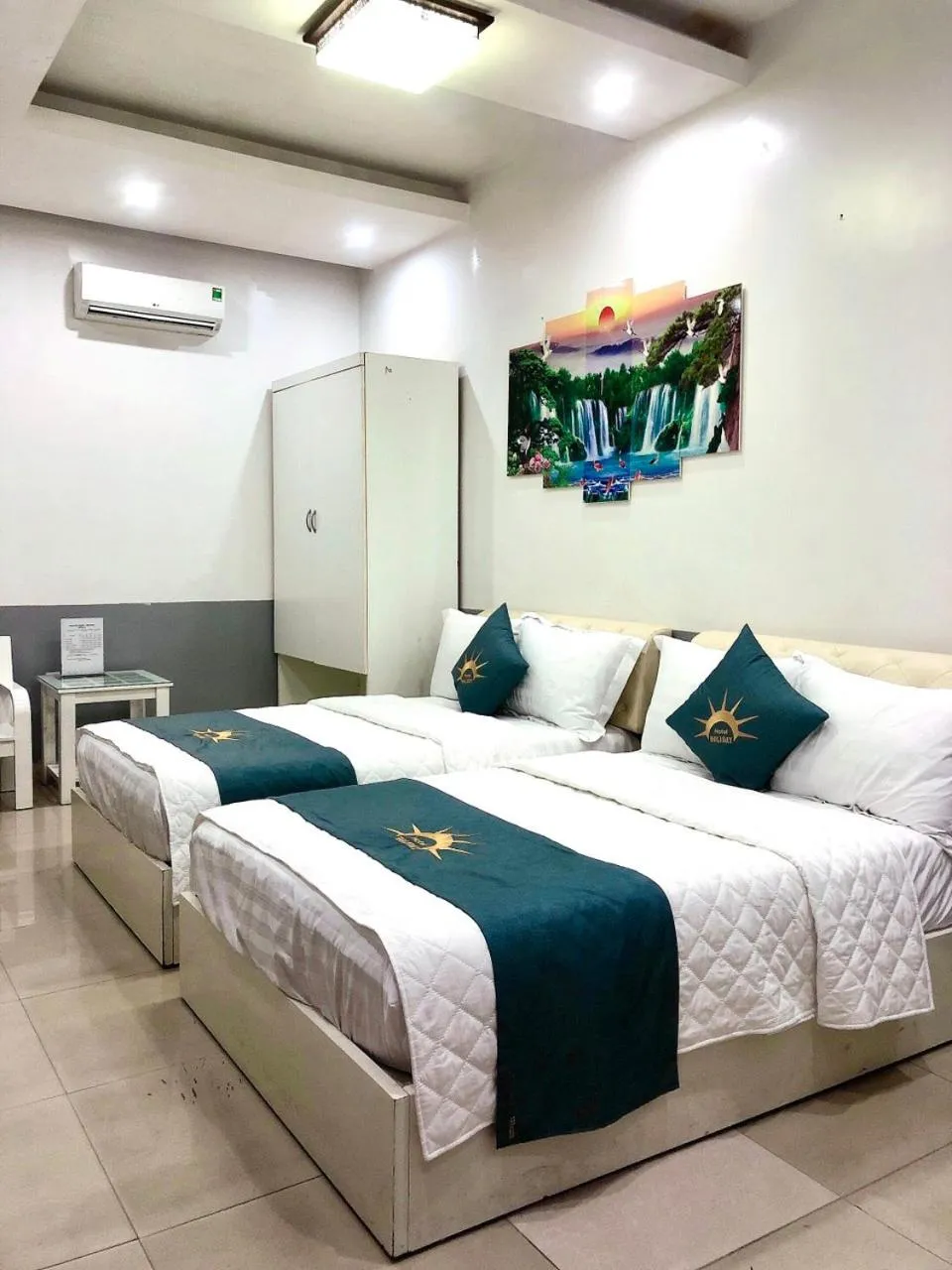 Photo of the whole room, Bed in Holiday Hotel 2