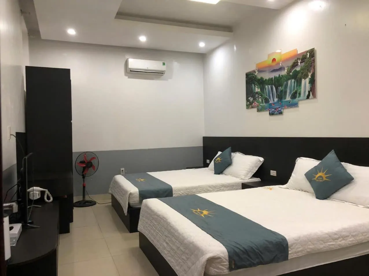 Bedroom, Bed in Holiday Hotel 2