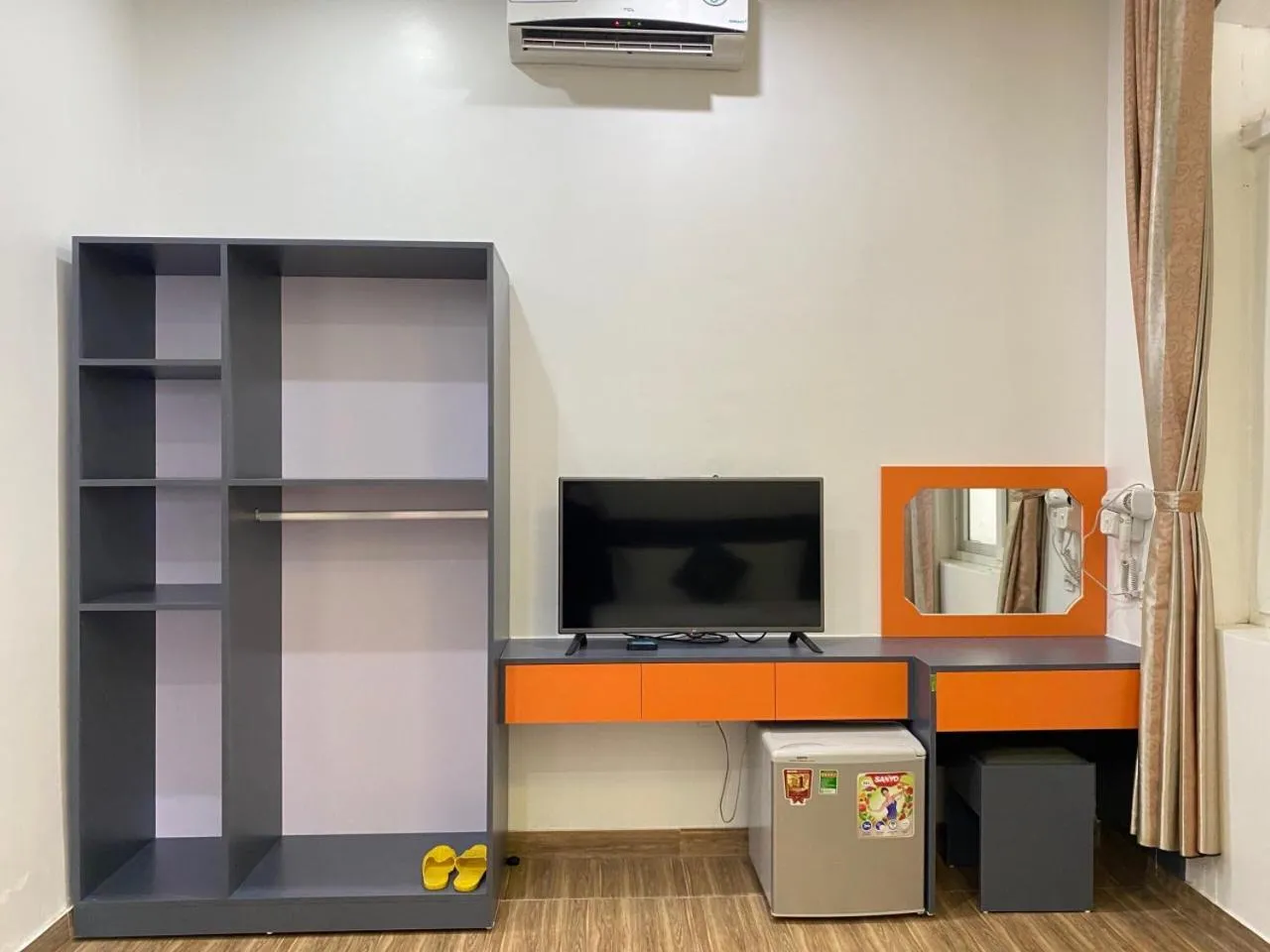 TV and multimedia in Holiday Hotel 2