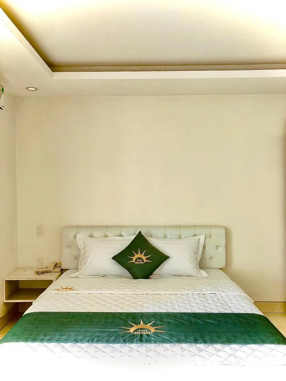 Photo of the whole room, Bed in Holiday Hotel 2