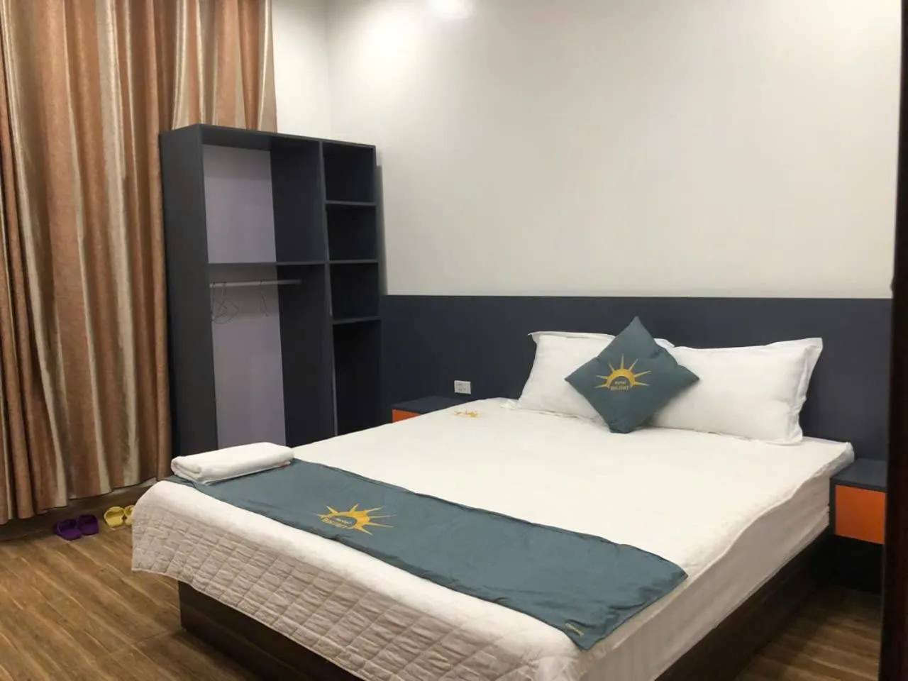 Bedroom, Bed in Holiday Hotel 2