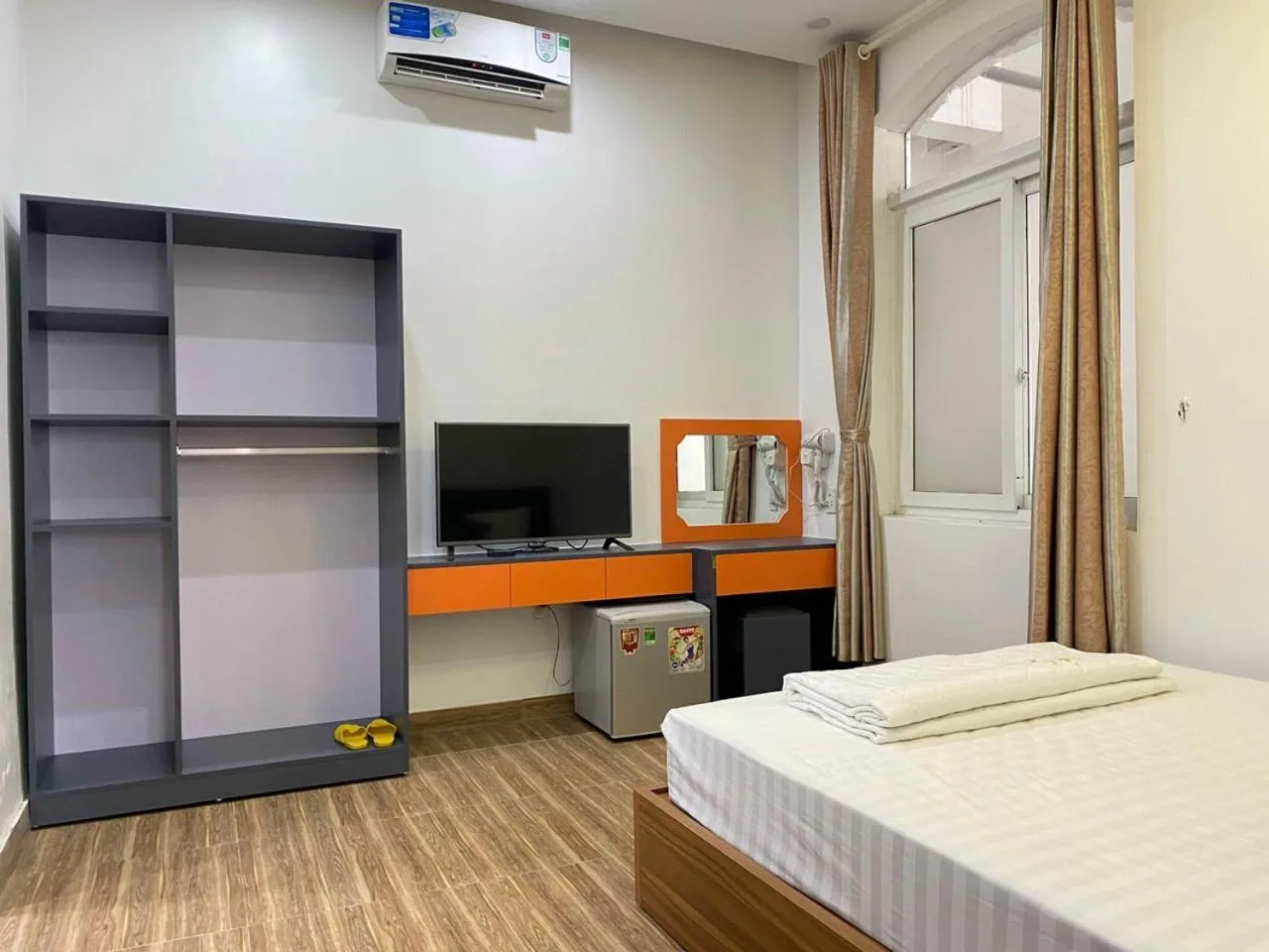 TV and multimedia, Bed in Holiday Hotel 2