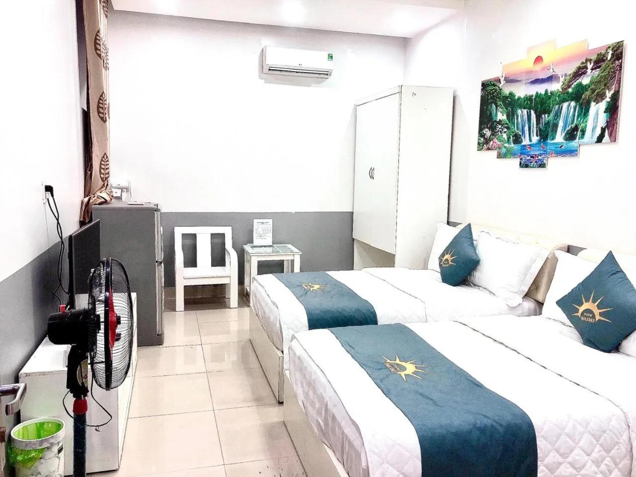 Photo of the whole room, Bed in Holiday Hotel 2