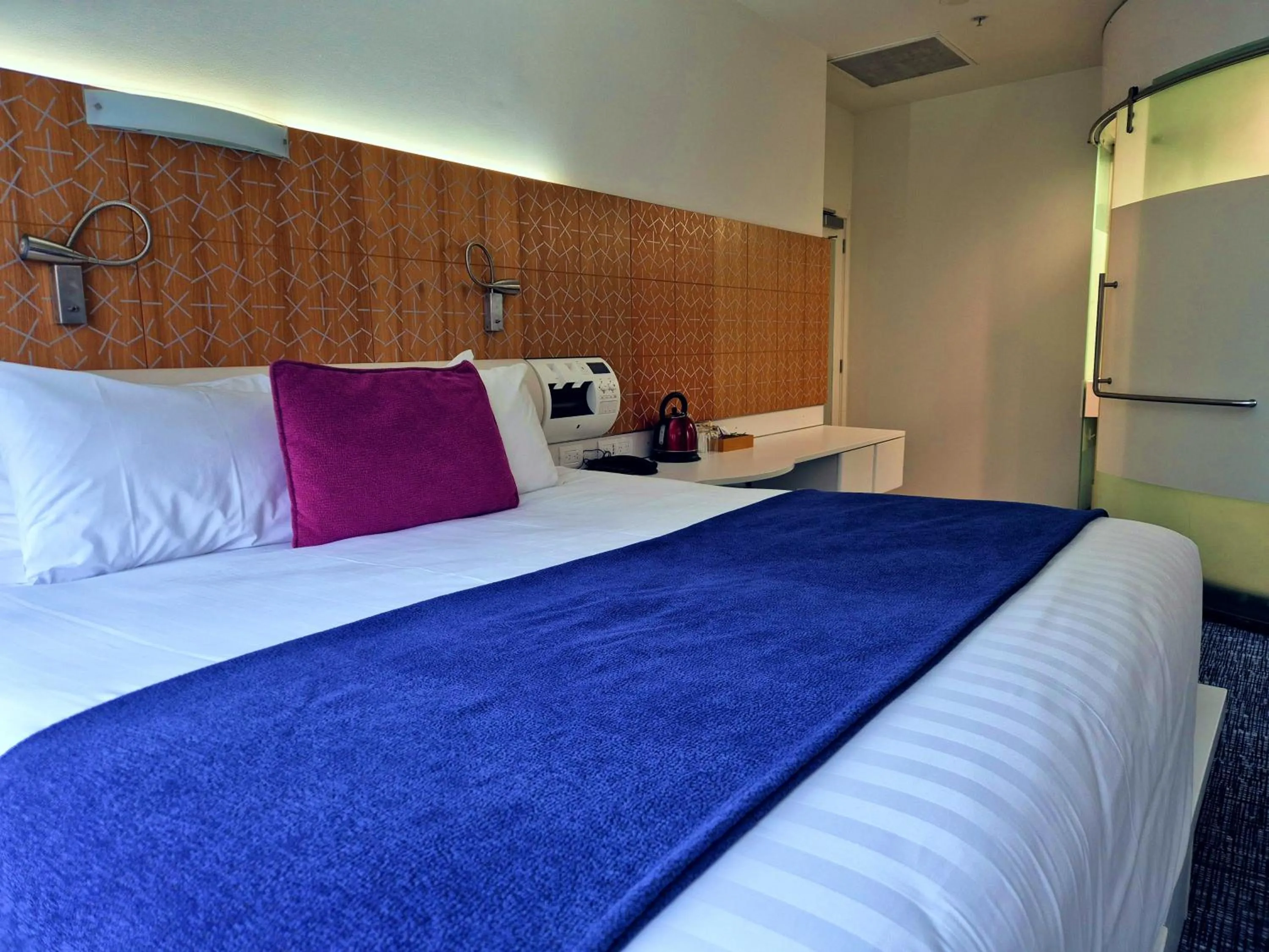 Bed in BreakFree on Cashel, an Accor Hotel