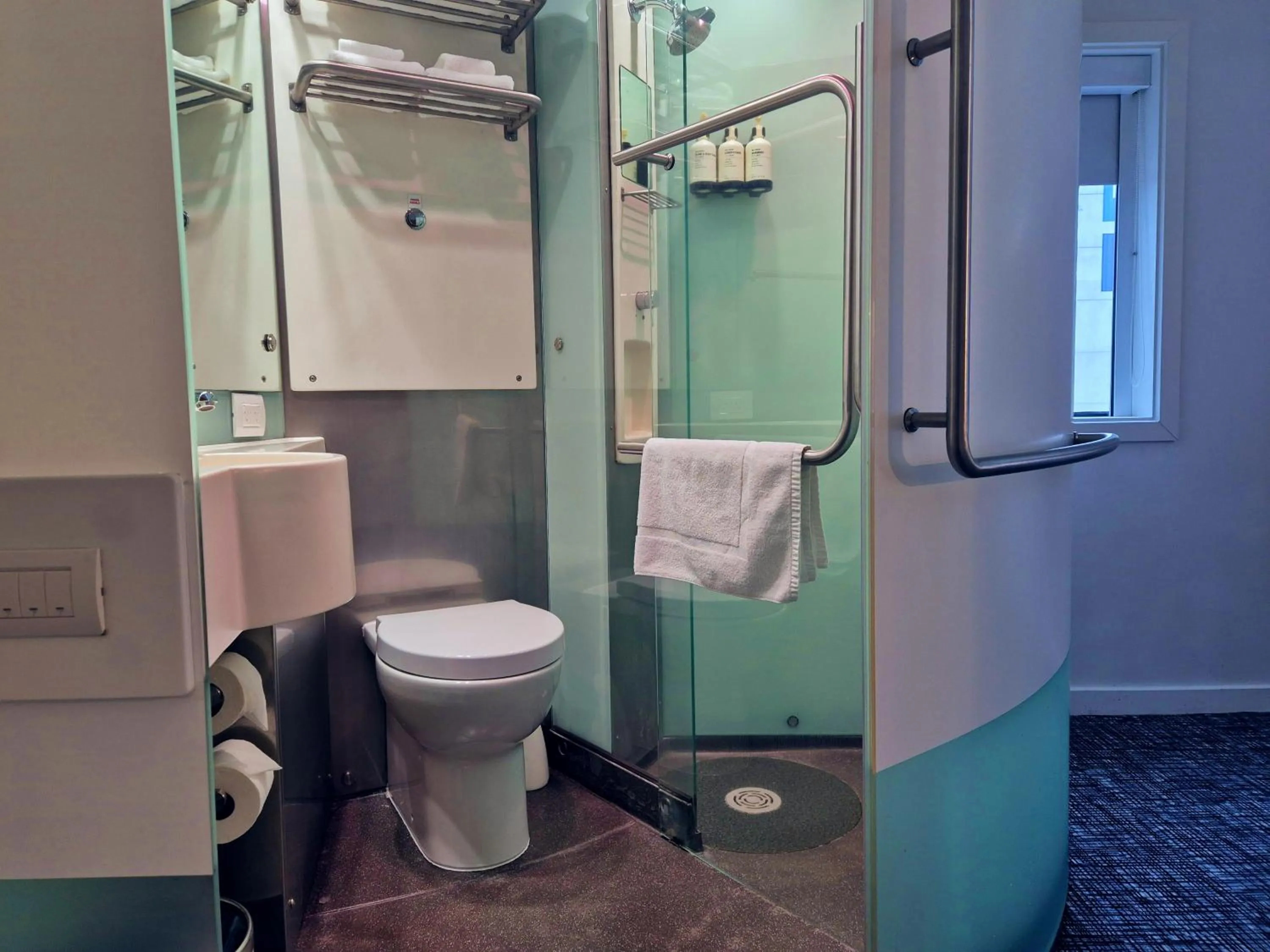 Shower in BreakFree on Cashel, an Accor Hotel