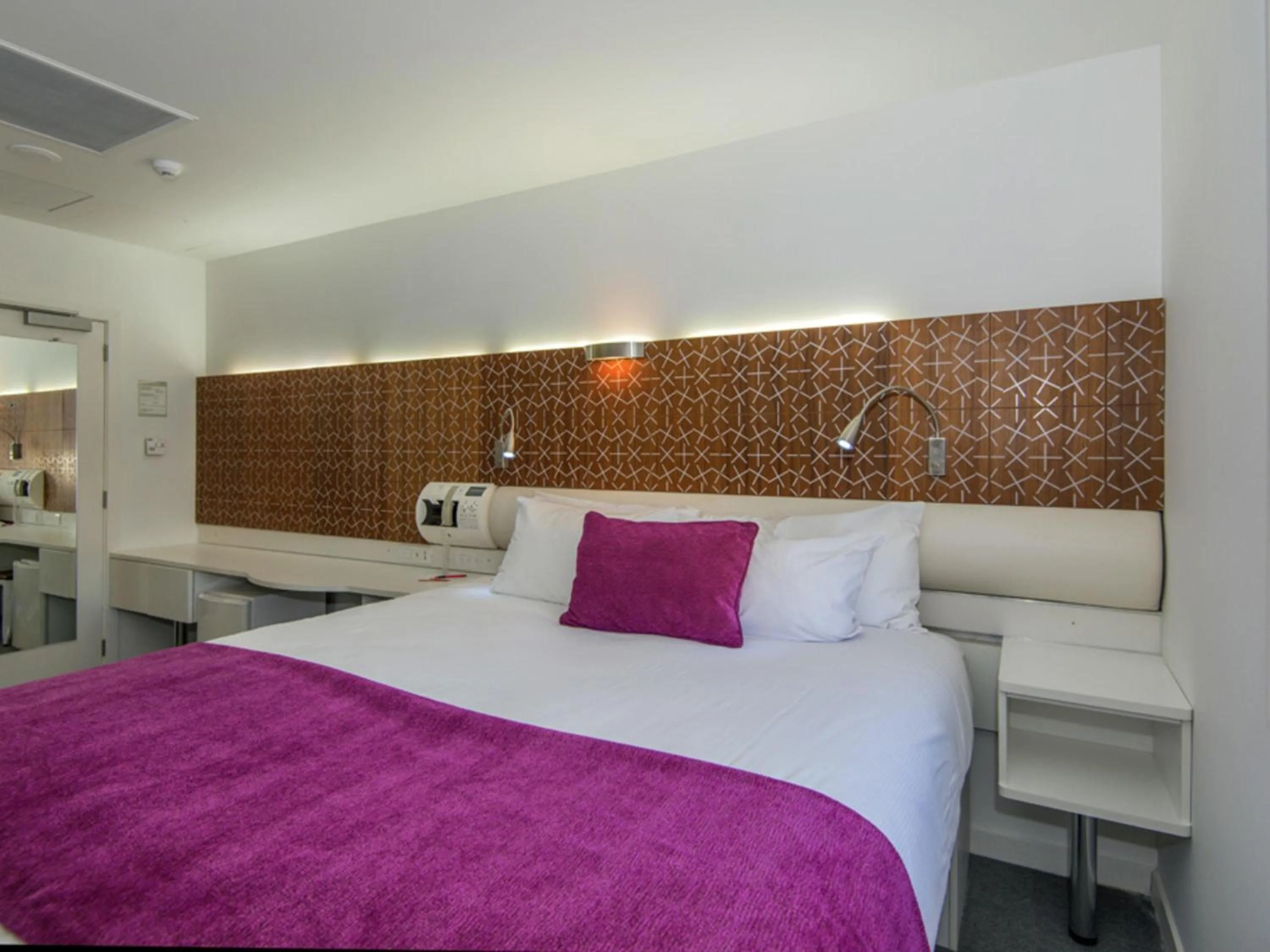 Bedroom, Bed in BreakFree on Cashel, an Accor Hotel