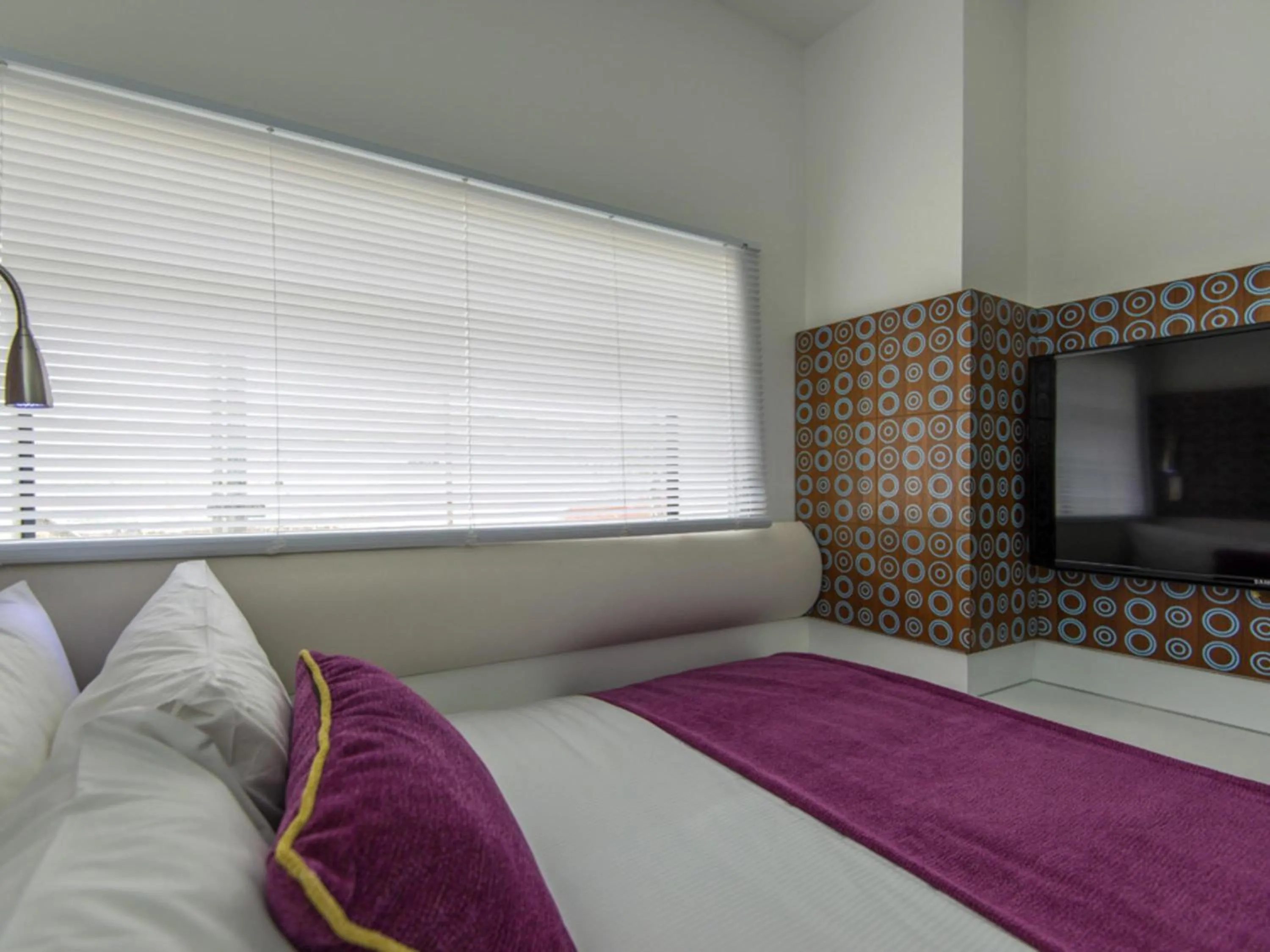 Bedroom, Bed in BreakFree on Cashel, an Accor Hotel