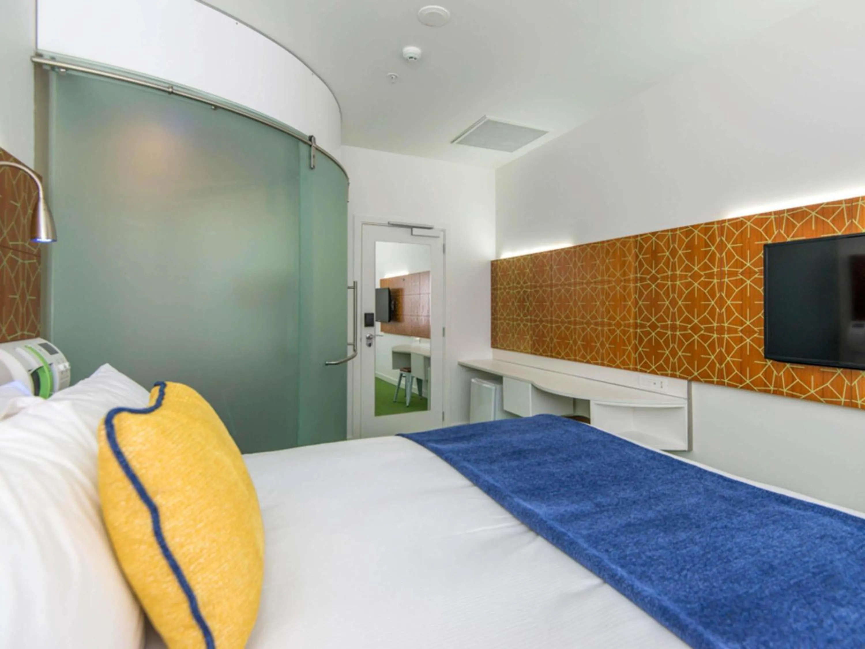 Bedroom, Bed in BreakFree on Cashel, an Accor Hotel