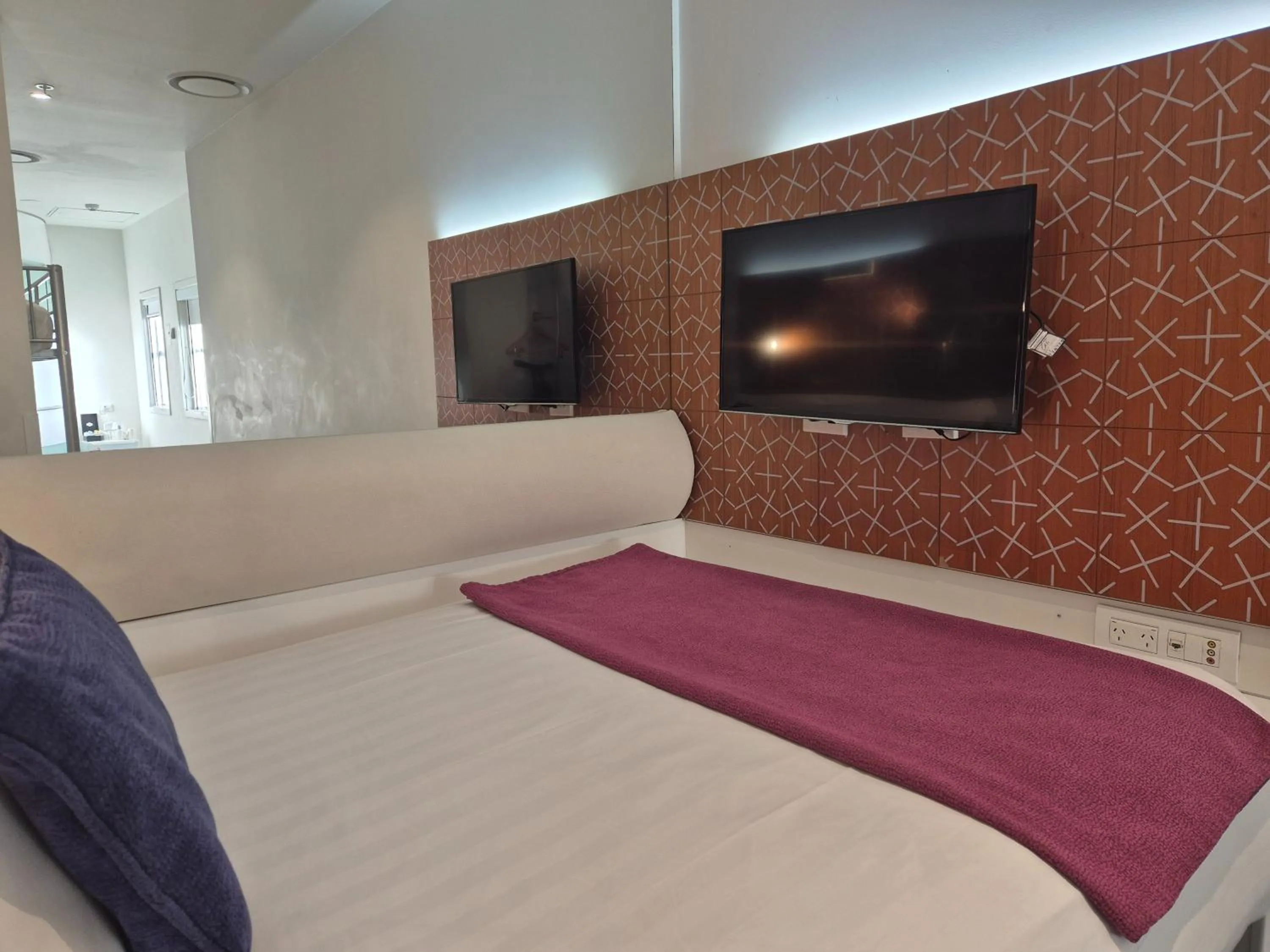 Bed in BreakFree on Cashel, an Accor Hotel