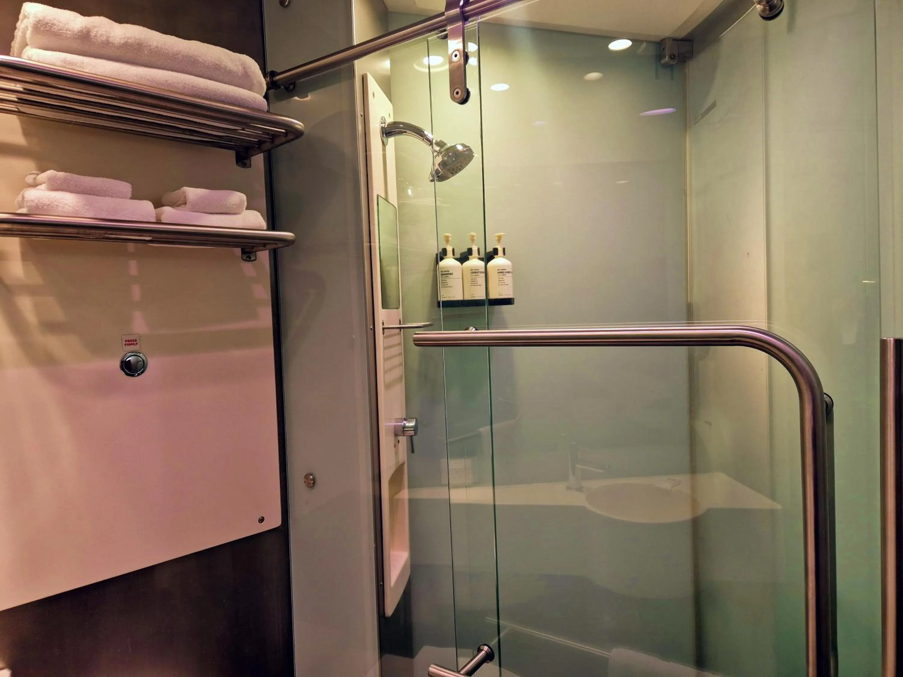 Shower in BreakFree on Cashel, an Accor Hotel