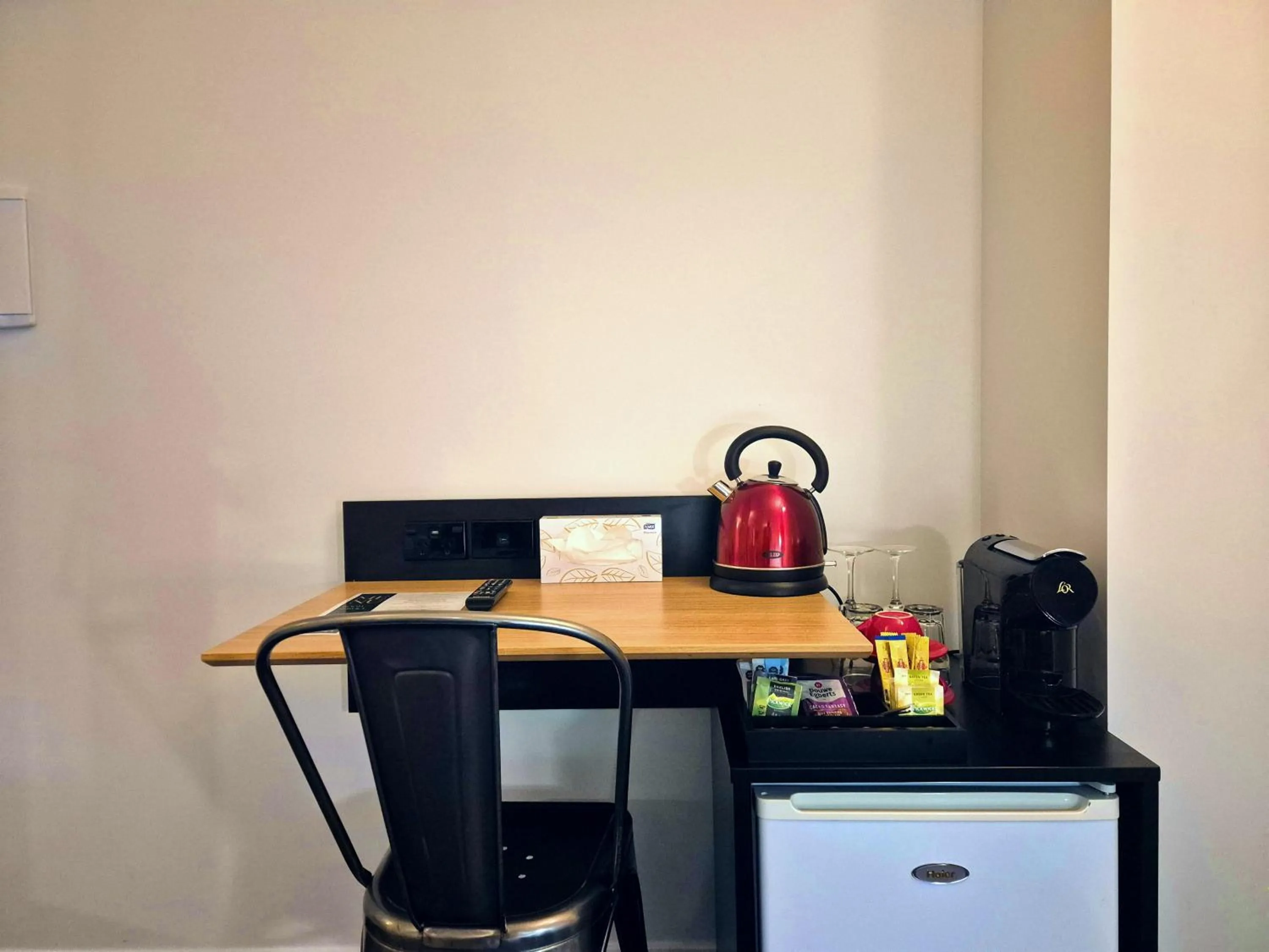 Coffee/tea facilities in BreakFree on Cashel, an Accor Hotel