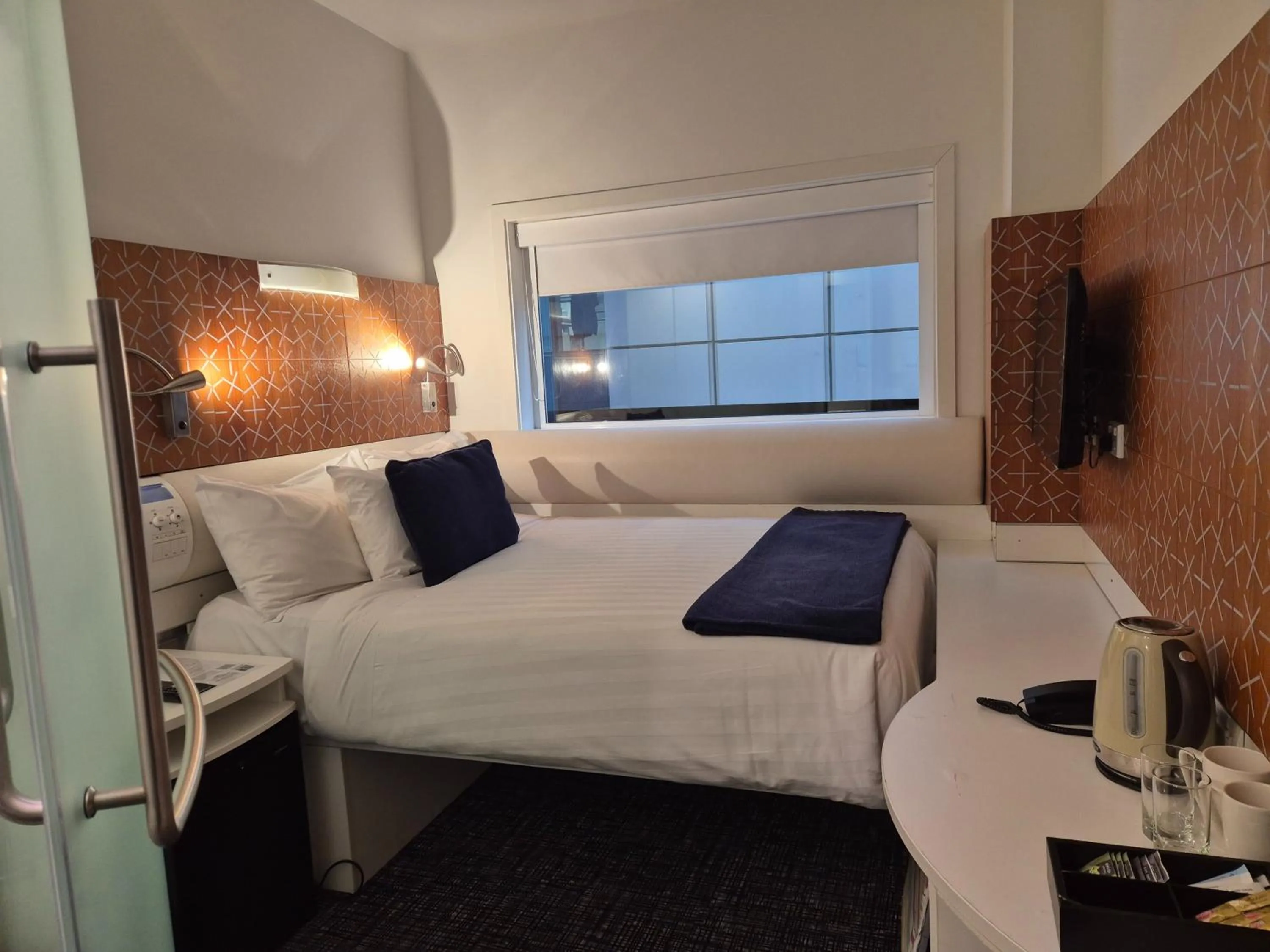 Bedroom, Bed in BreakFree on Cashel, an Accor Hotel