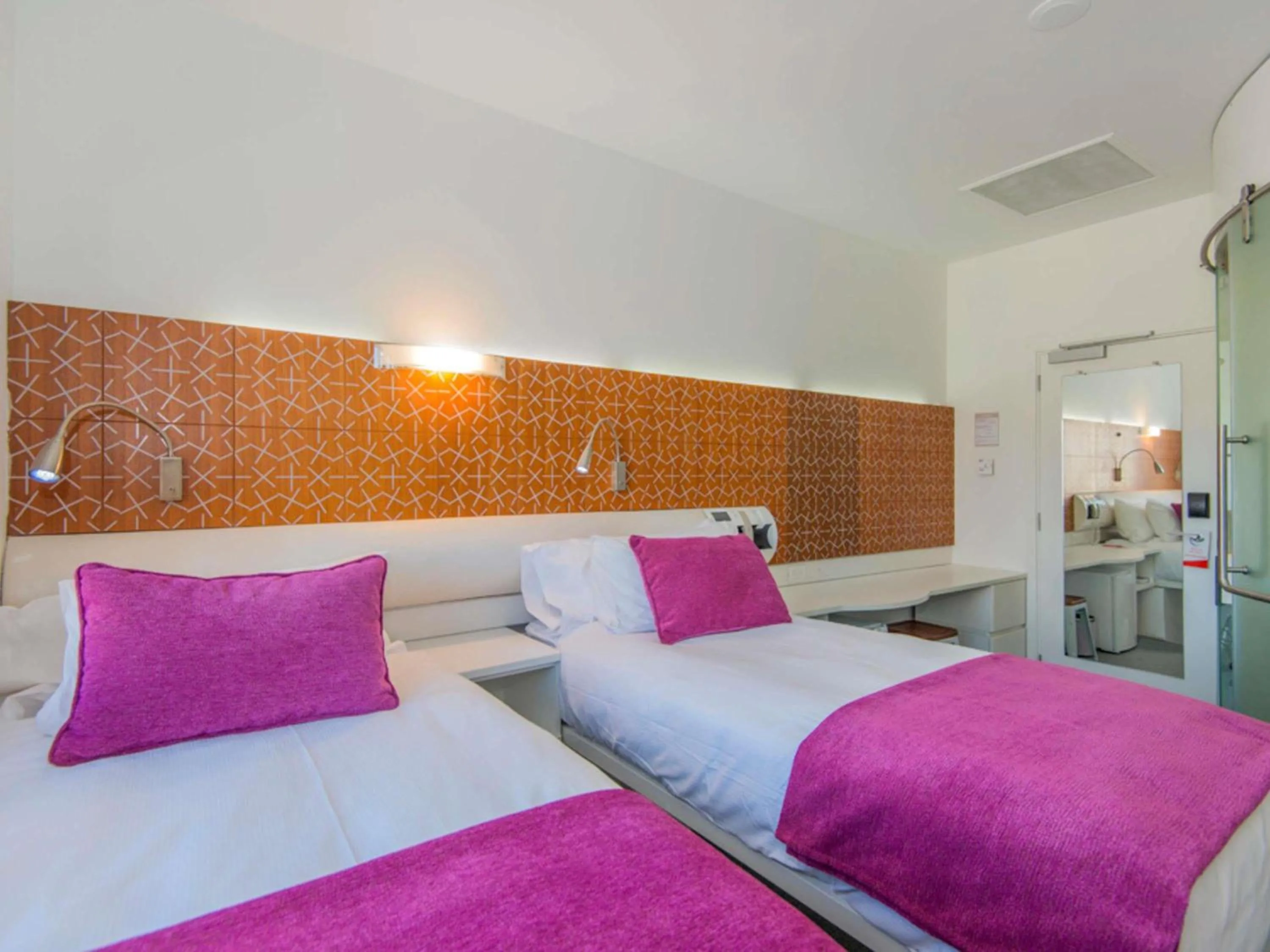 Bedroom, Bed in BreakFree on Cashel, an Accor Hotel