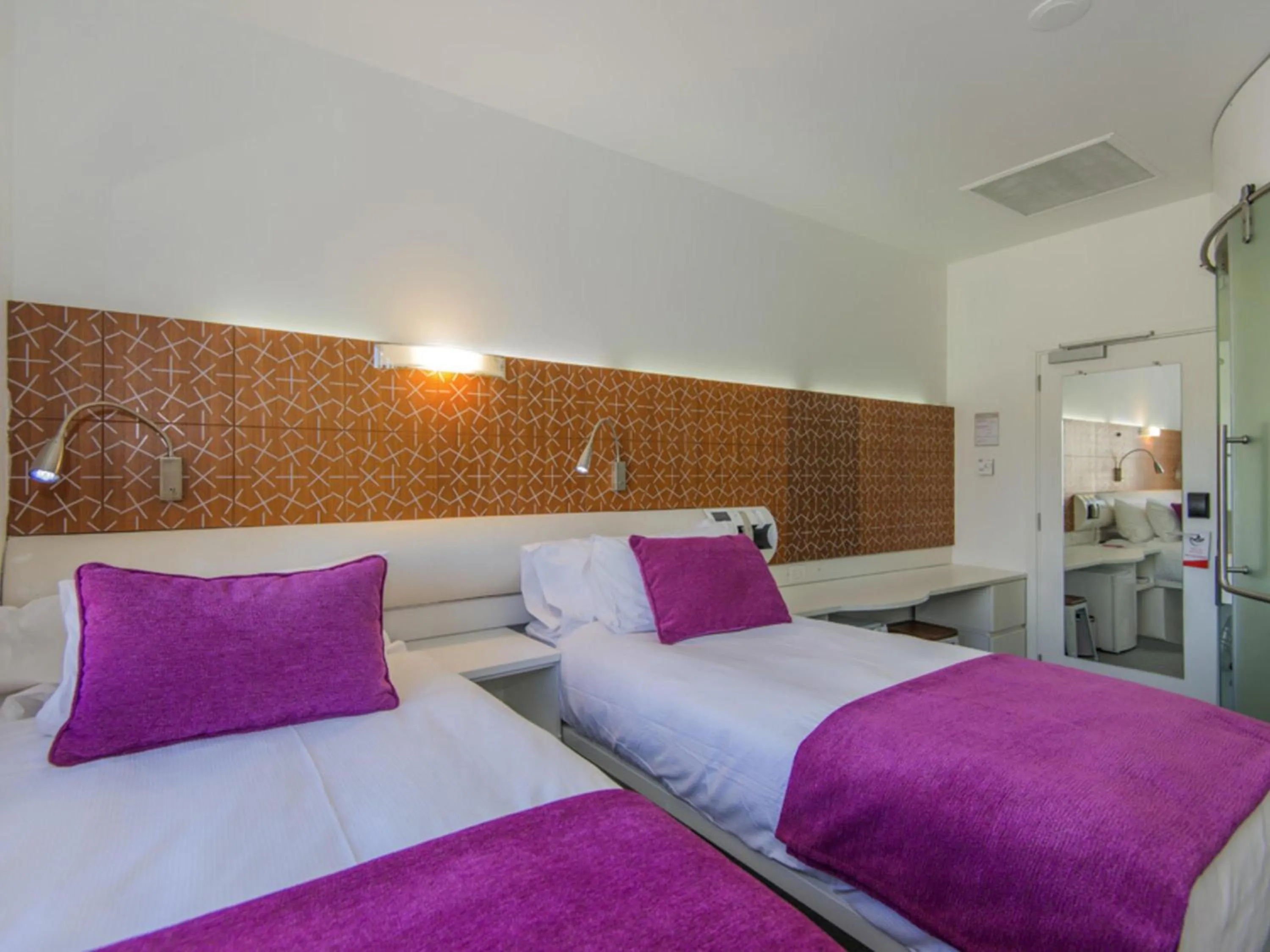 Bedroom, Bed in BreakFree on Cashel, an Accor Hotel