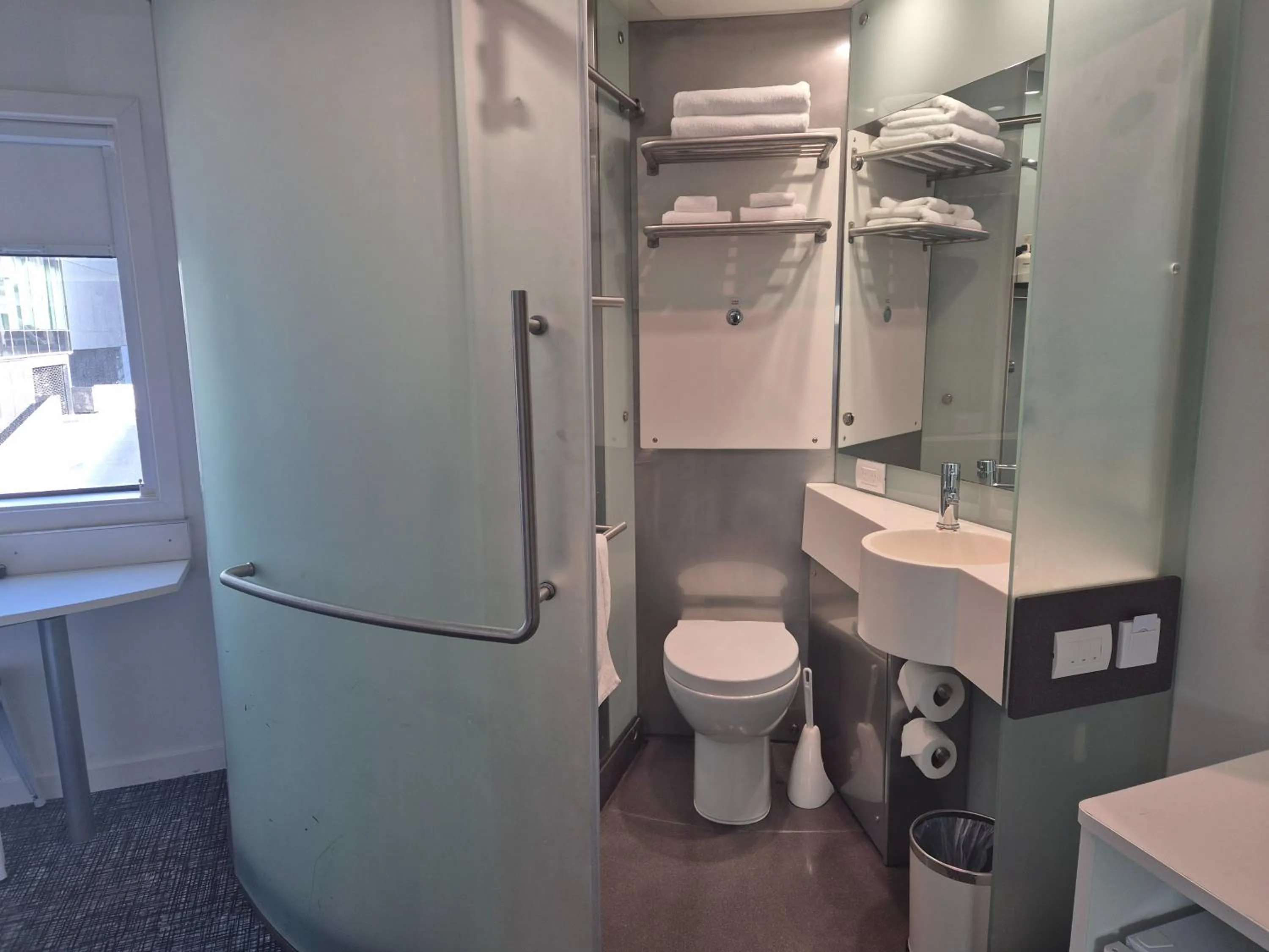 Bathroom in BreakFree on Cashel, an Accor Hotel