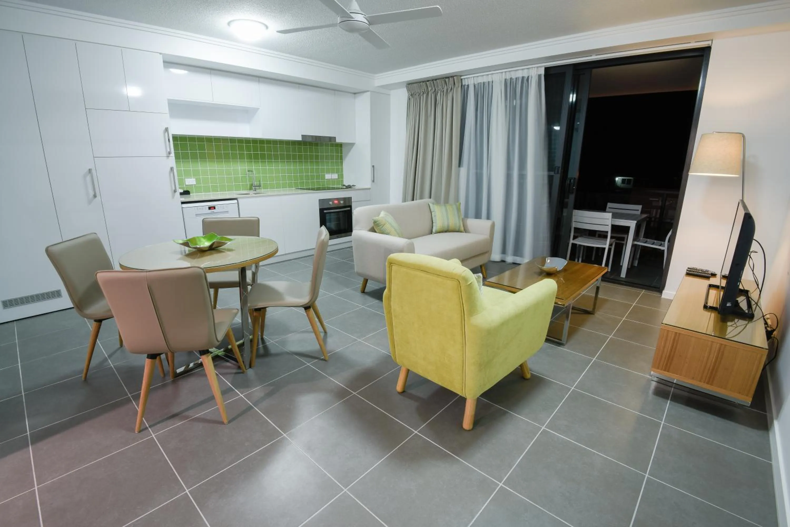 Kitchen or kitchenette in Pacific Sands Apartments Mackay