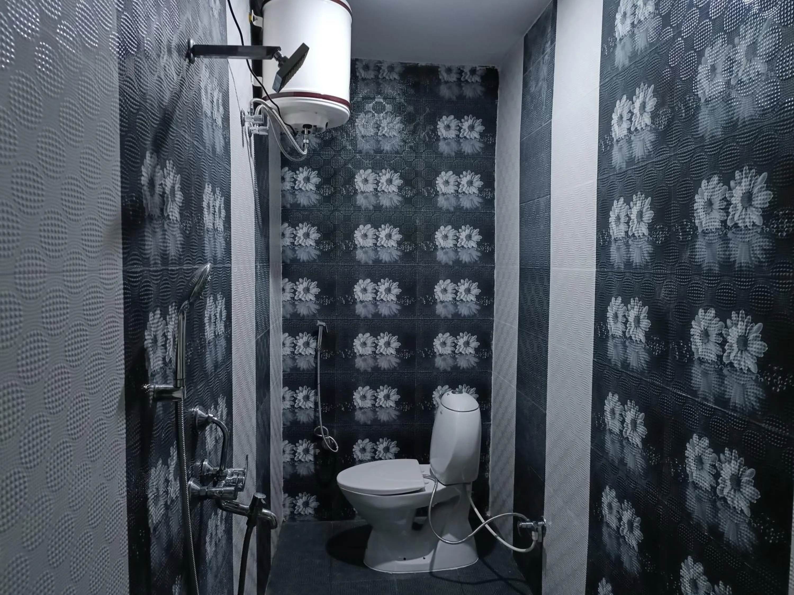 Shower in Mohit Paying Guest House