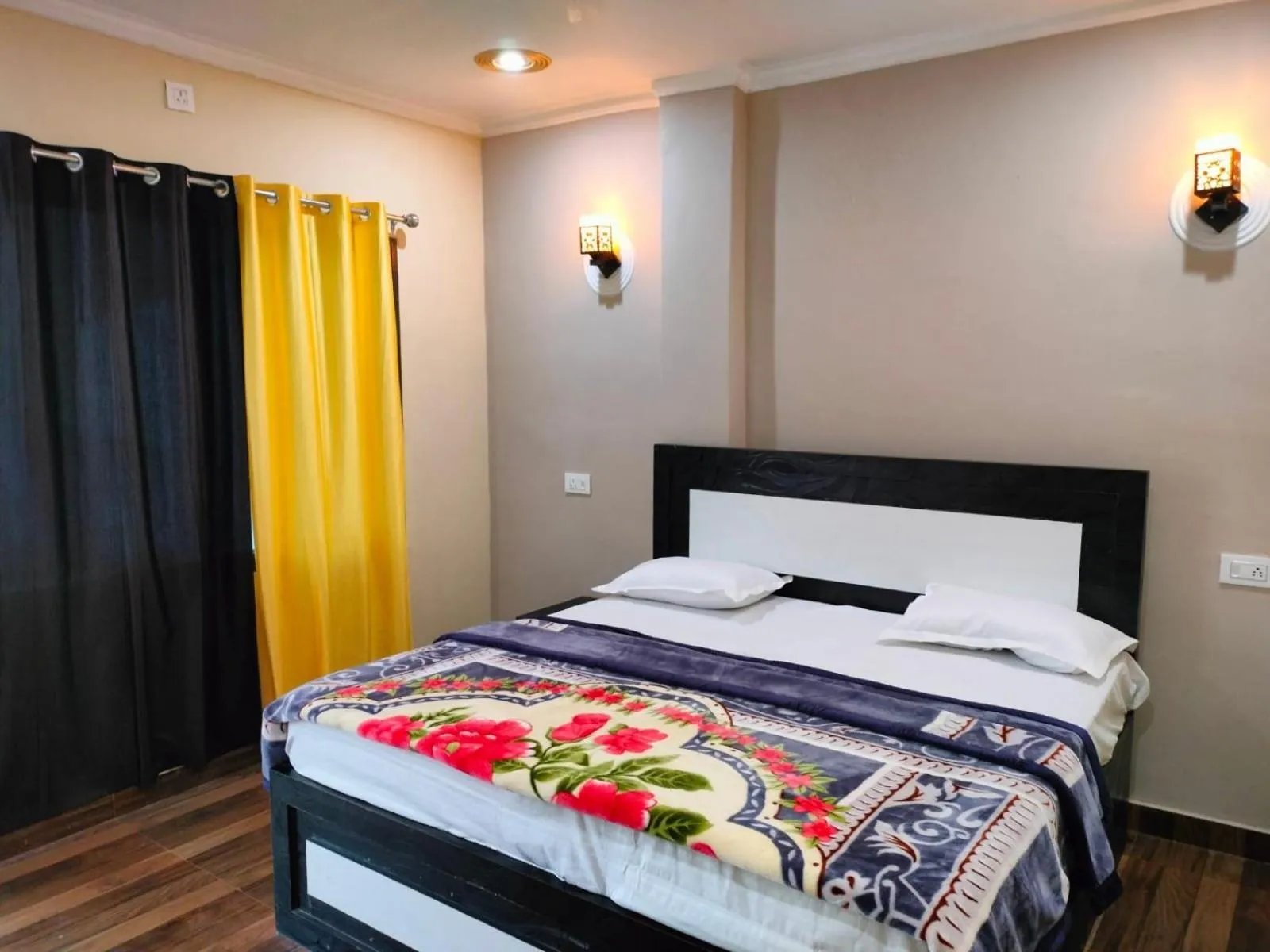 Bed in Mohit Paying Guest House