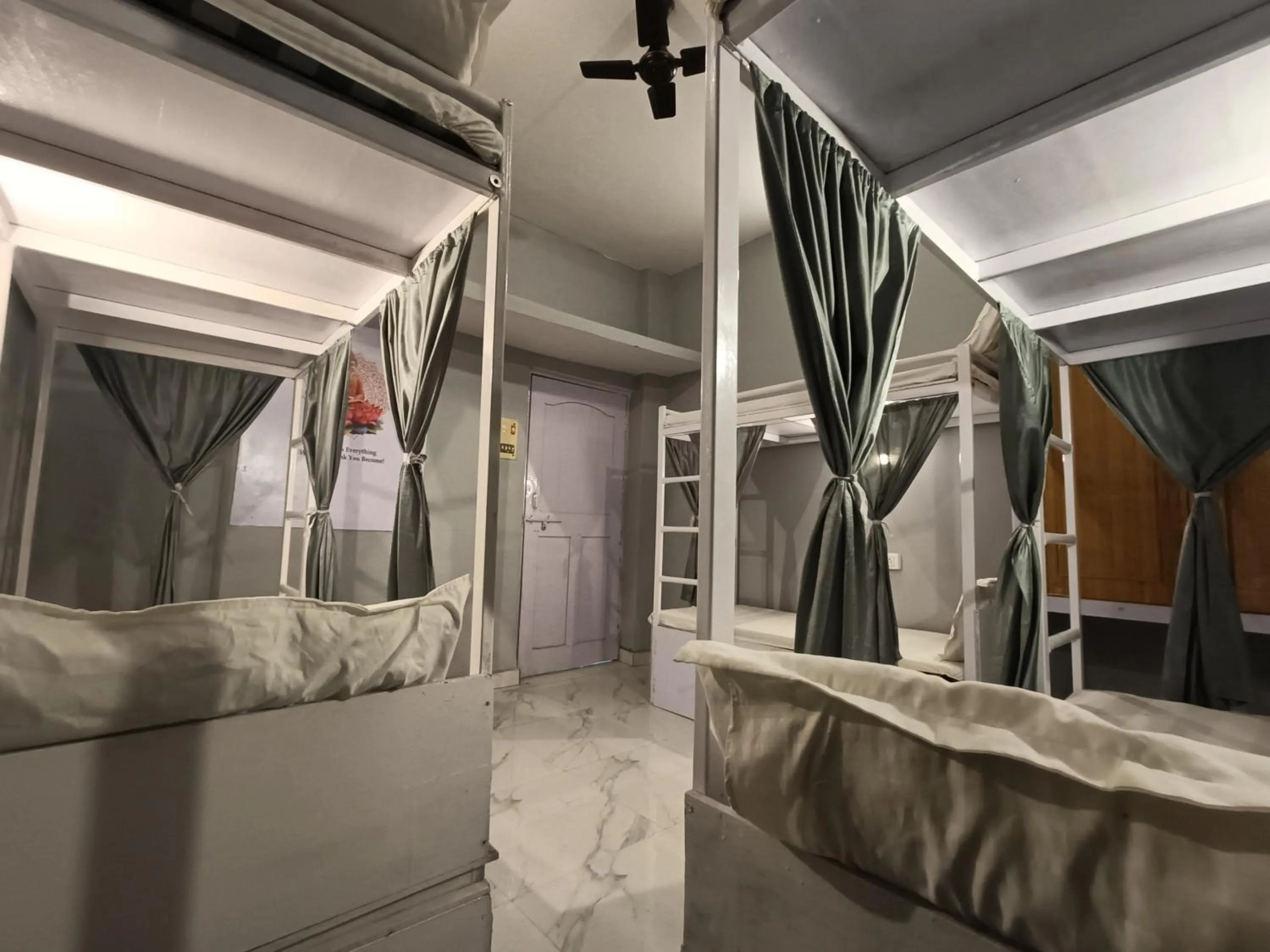 Bed in Mohit Paying Guest House