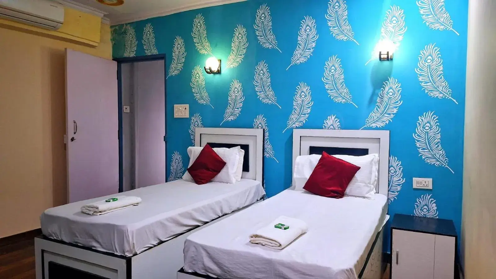 Deluxe Twin Room in Mohit Paying Guest House Deluxe Twin Room in Mohit Paying Guest House