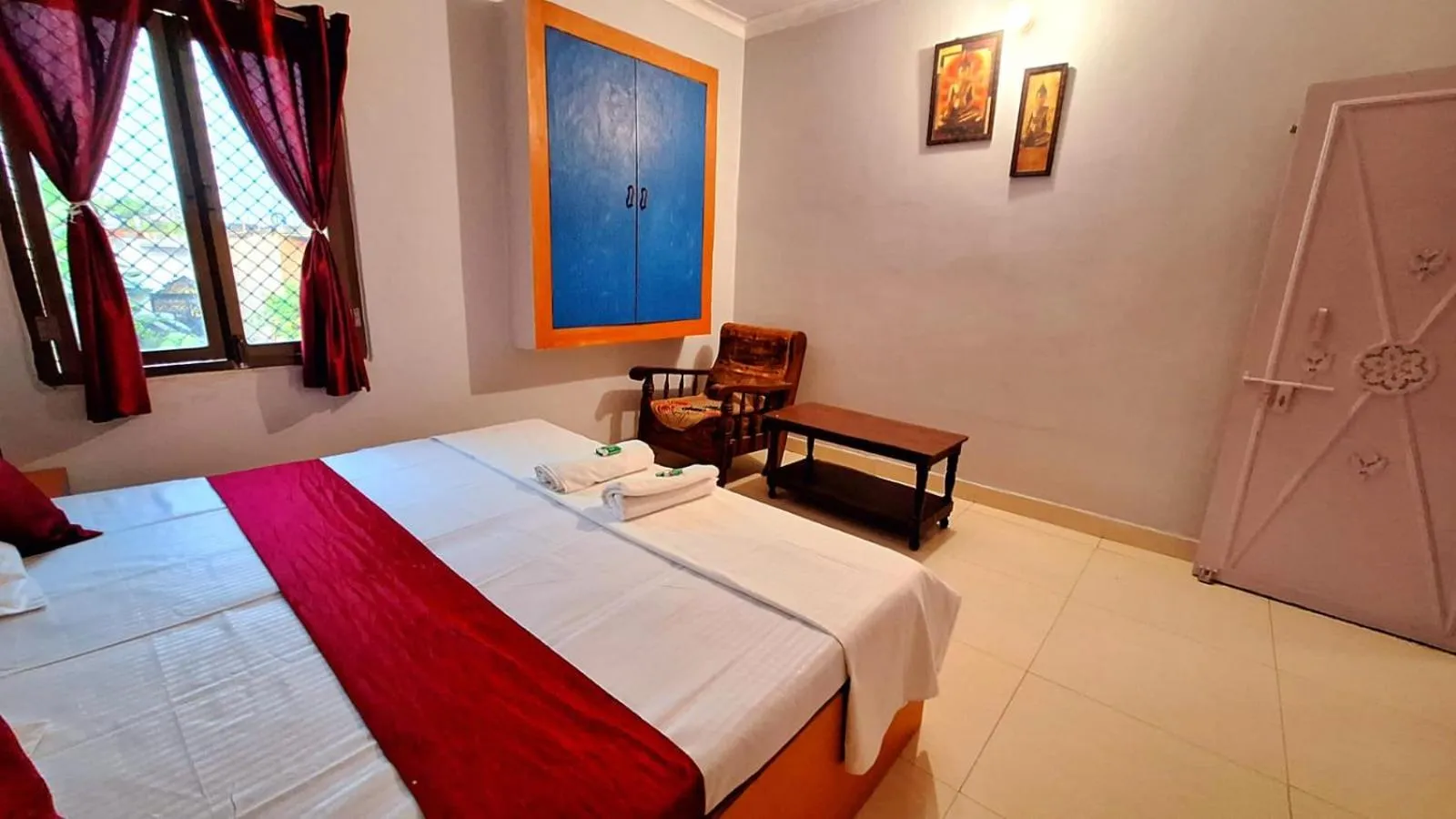 Bed in Mohit Paying Guest House