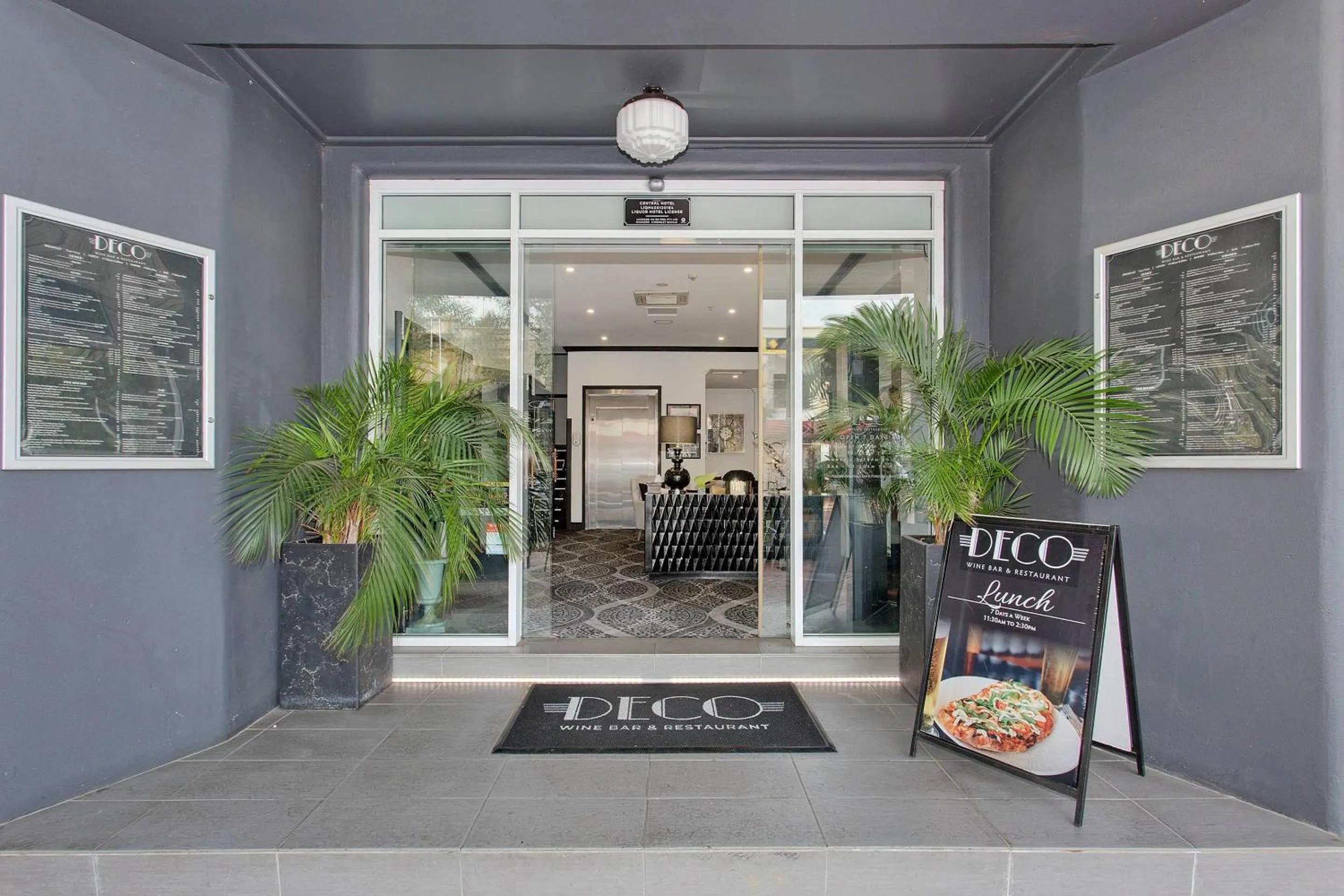 Restaurant/places to eat in CH Boutique Hotel & Apartments, an Ascend Collection Hotel