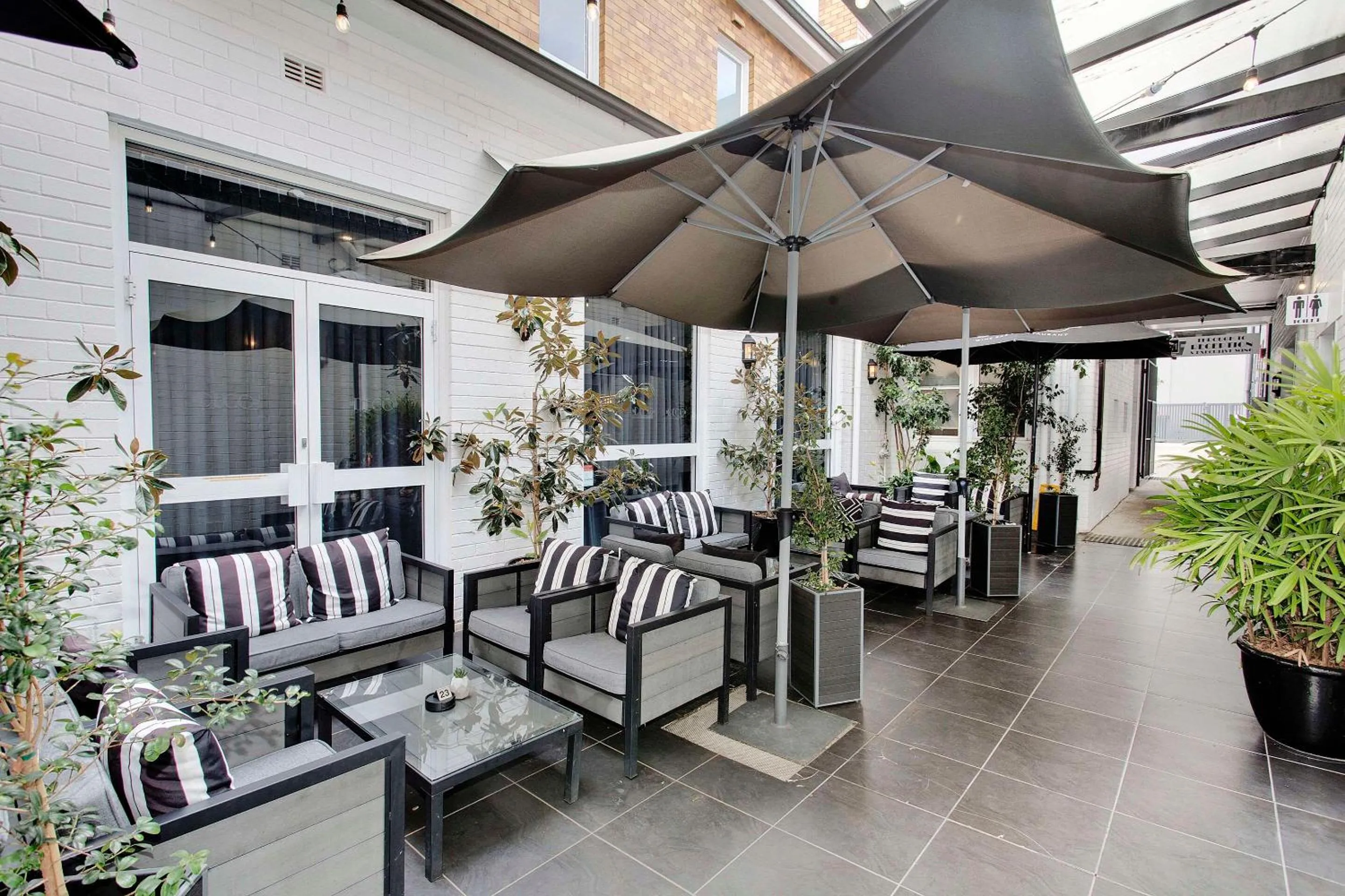 Restaurant/places to eat in CH Boutique Hotel & Apartments, an Ascend Collection Hotel