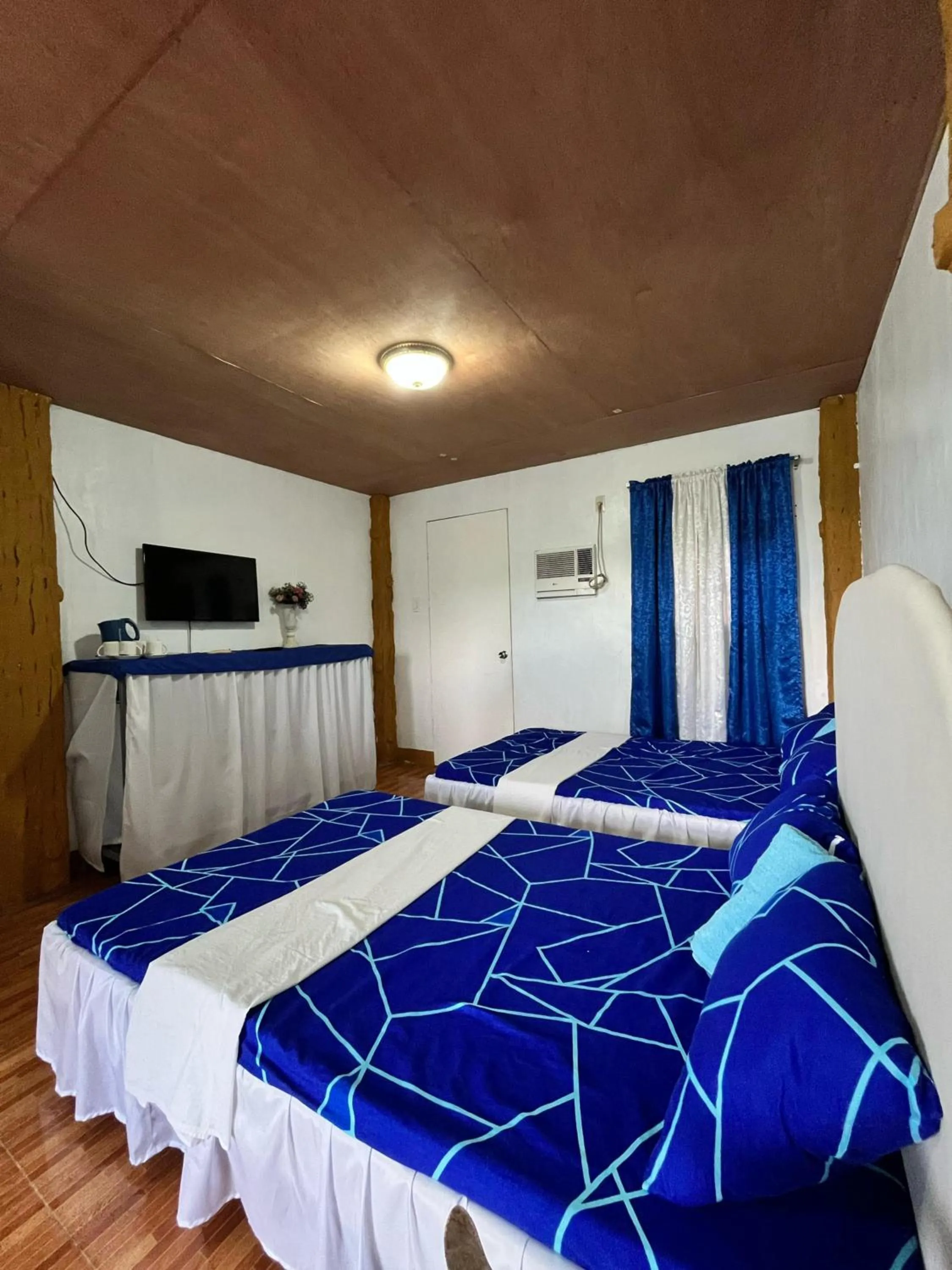 Bed in Isla Paraiso Resort-Hotel