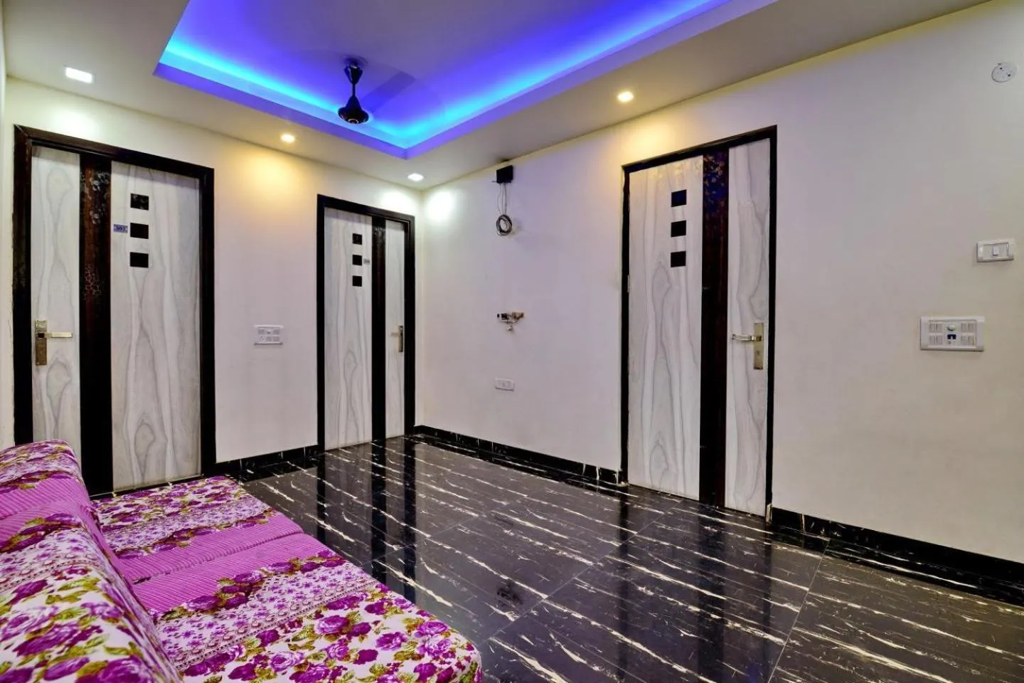 Facade/entrance, Bed in Goel Residency