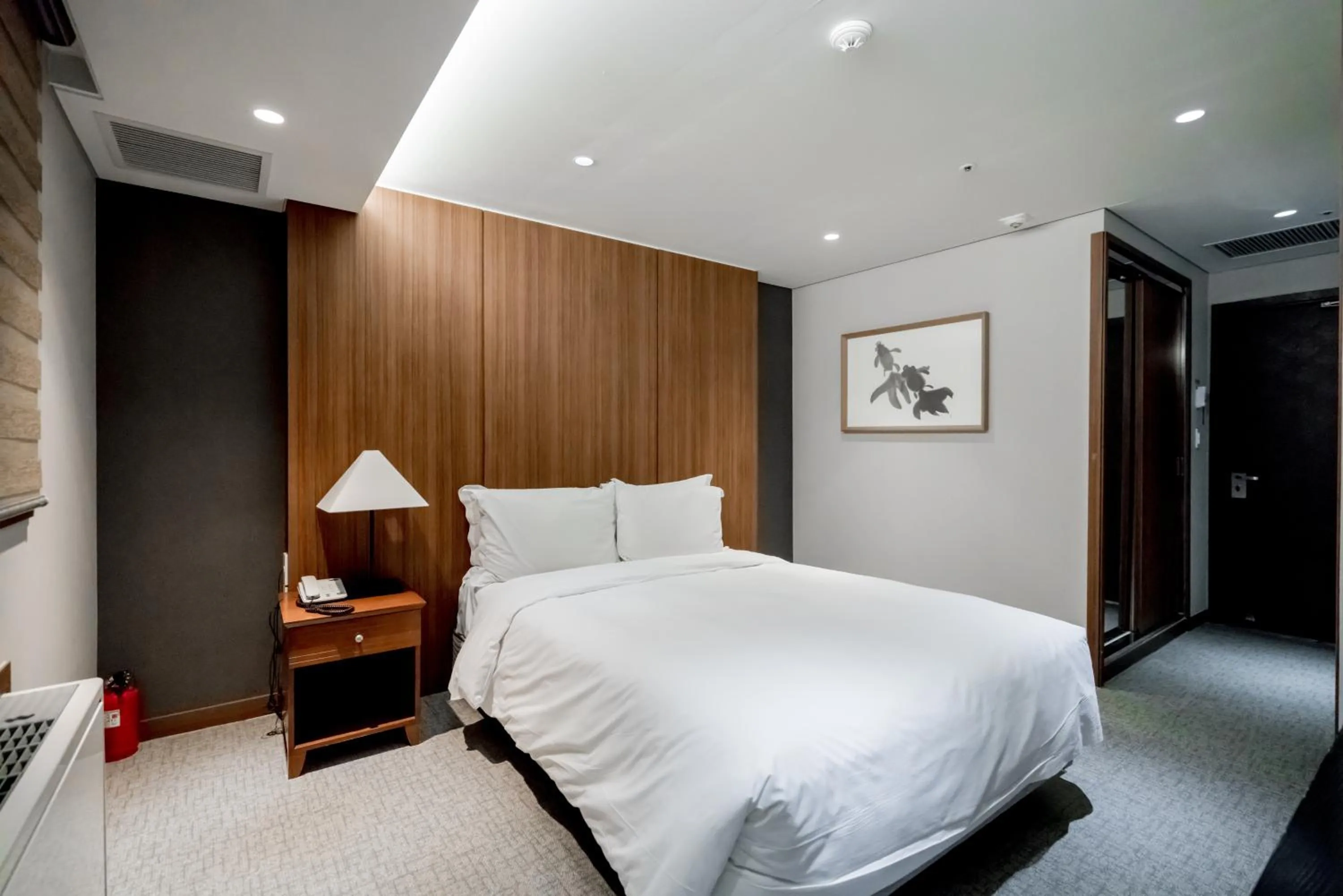 Bed in Oriens Hotel & Residences Myeongdong