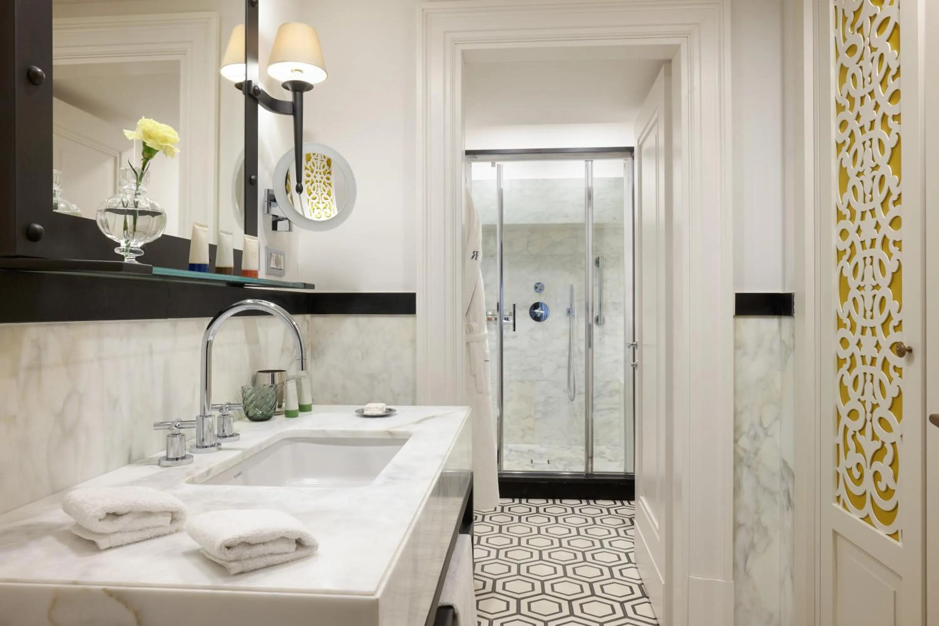 Bathroom in Rocco Forte Hotel De La Ville