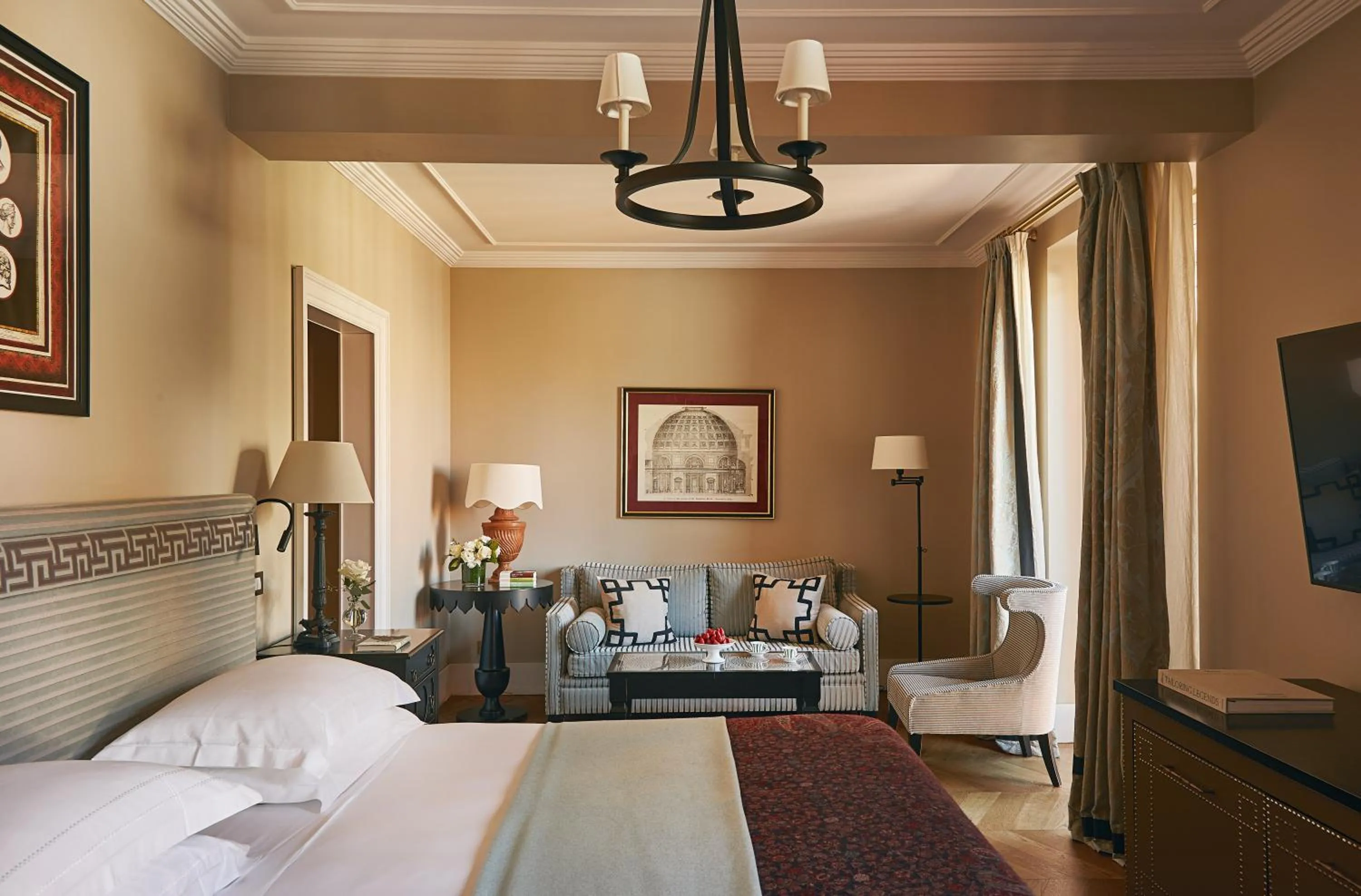 Photo of the whole room, Bed in Rocco Forte Hotel De La Ville