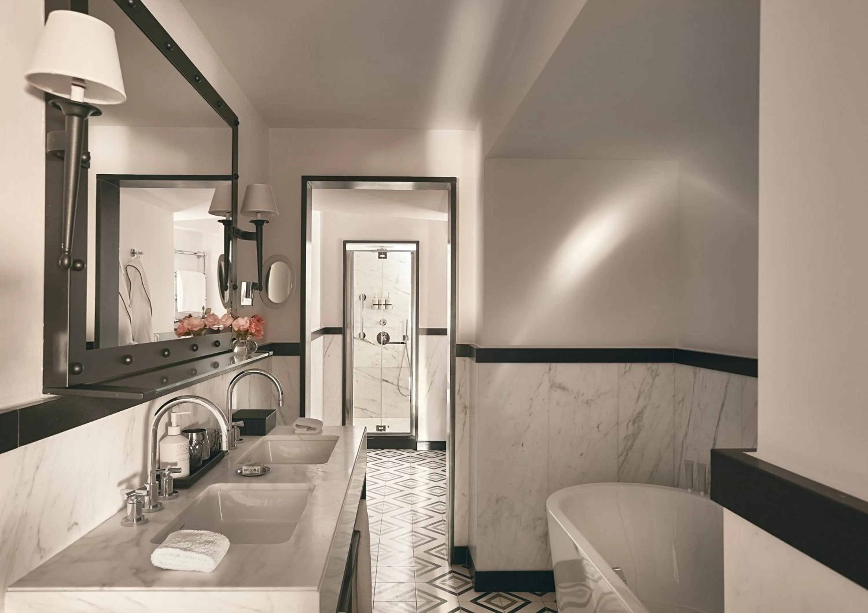 Shower in Rocco Forte Hotel De La Ville