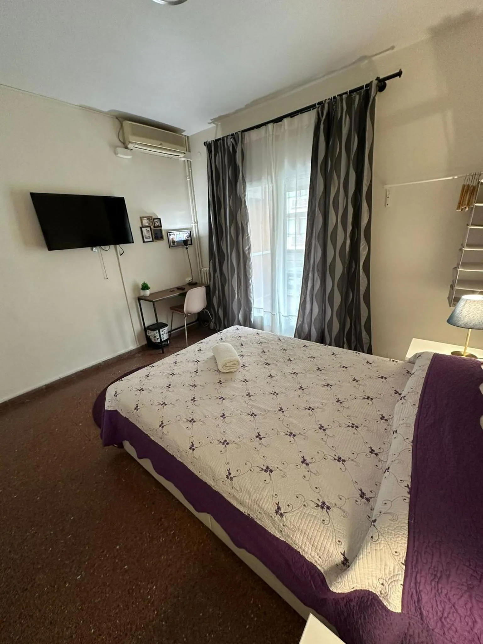 Bed in Viladomat Rooms