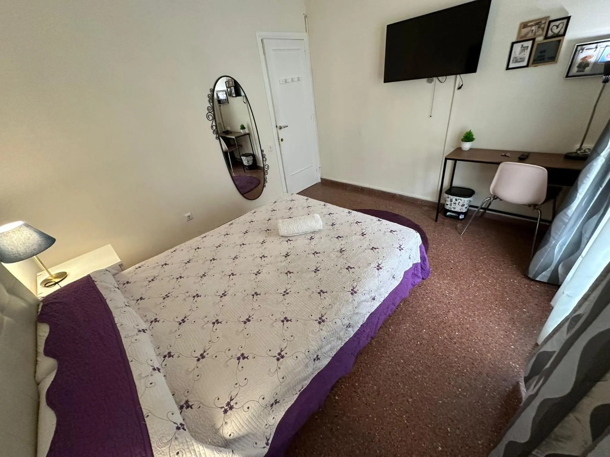 Bed in Viladomat Rooms