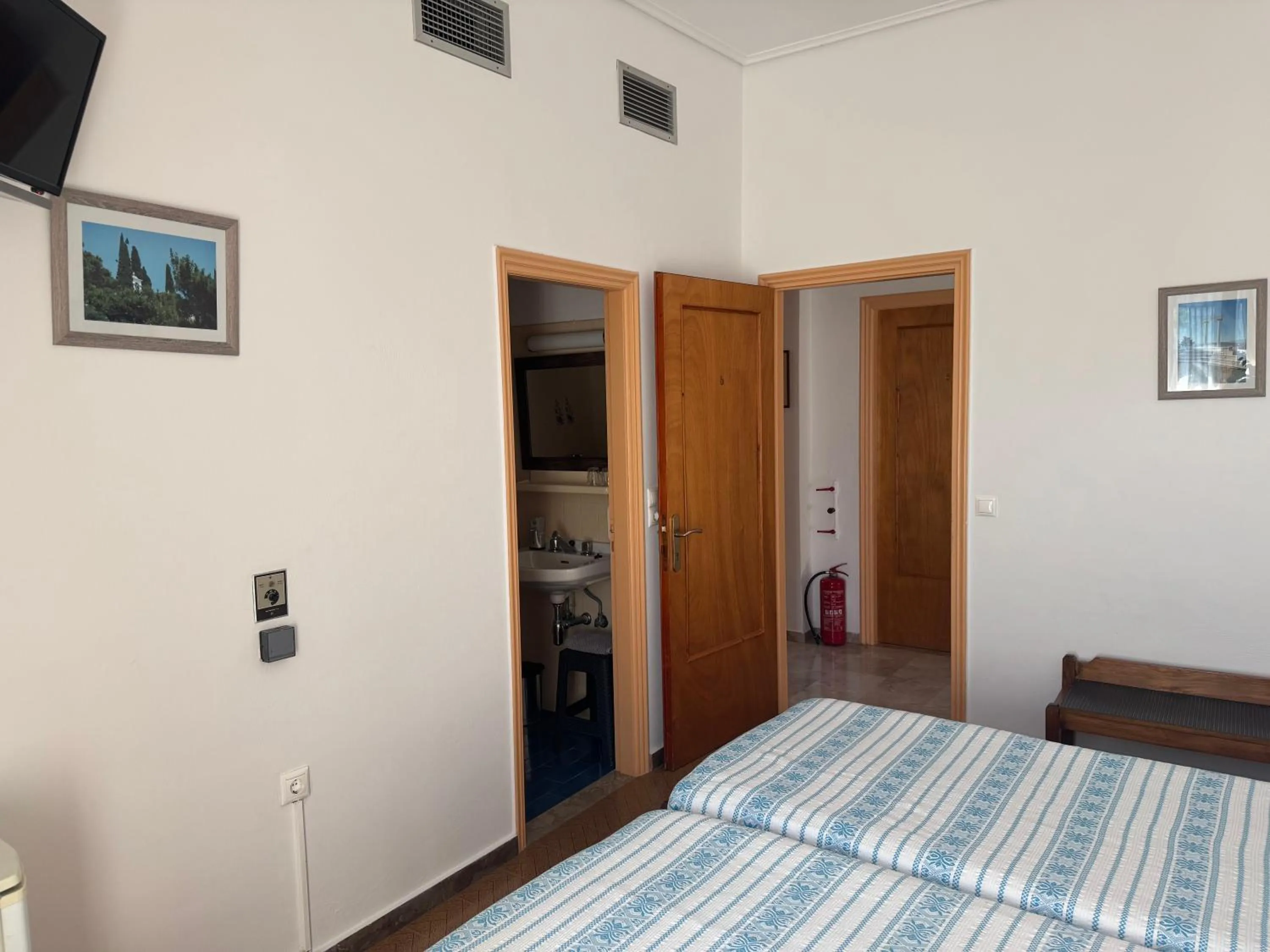 Photo of the whole room in Pythaïs Hotel