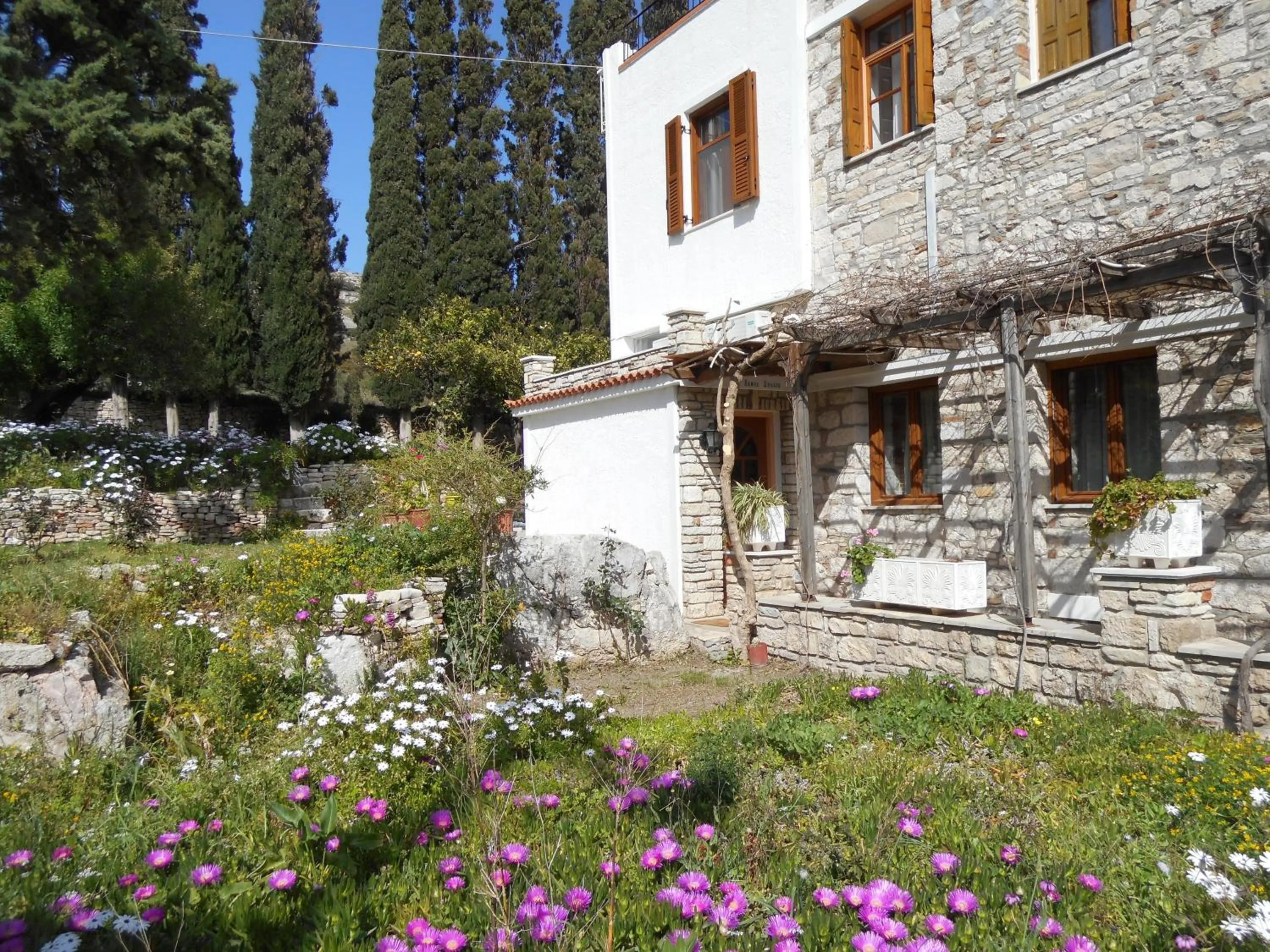 Property building in Pythaïs Hotel