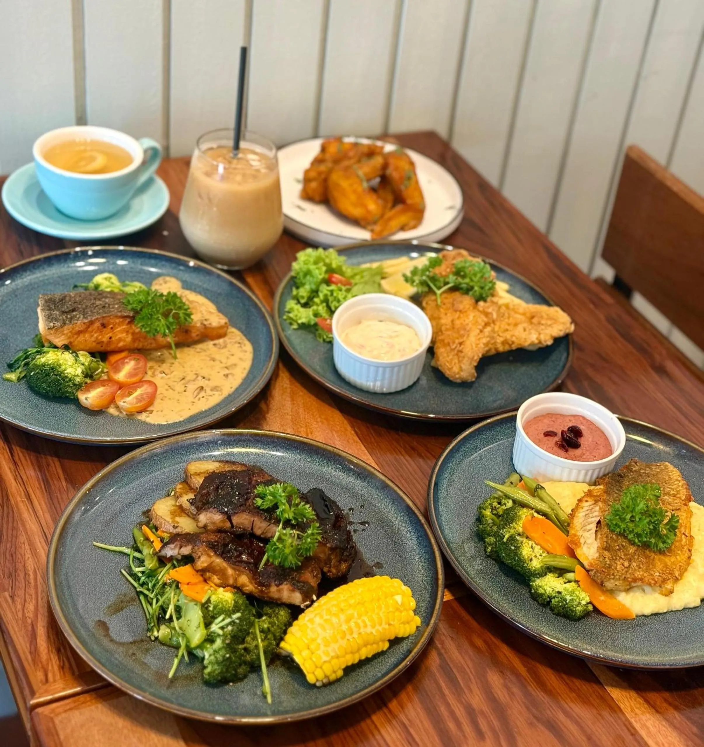 Moustachz Hauze , Georgetown