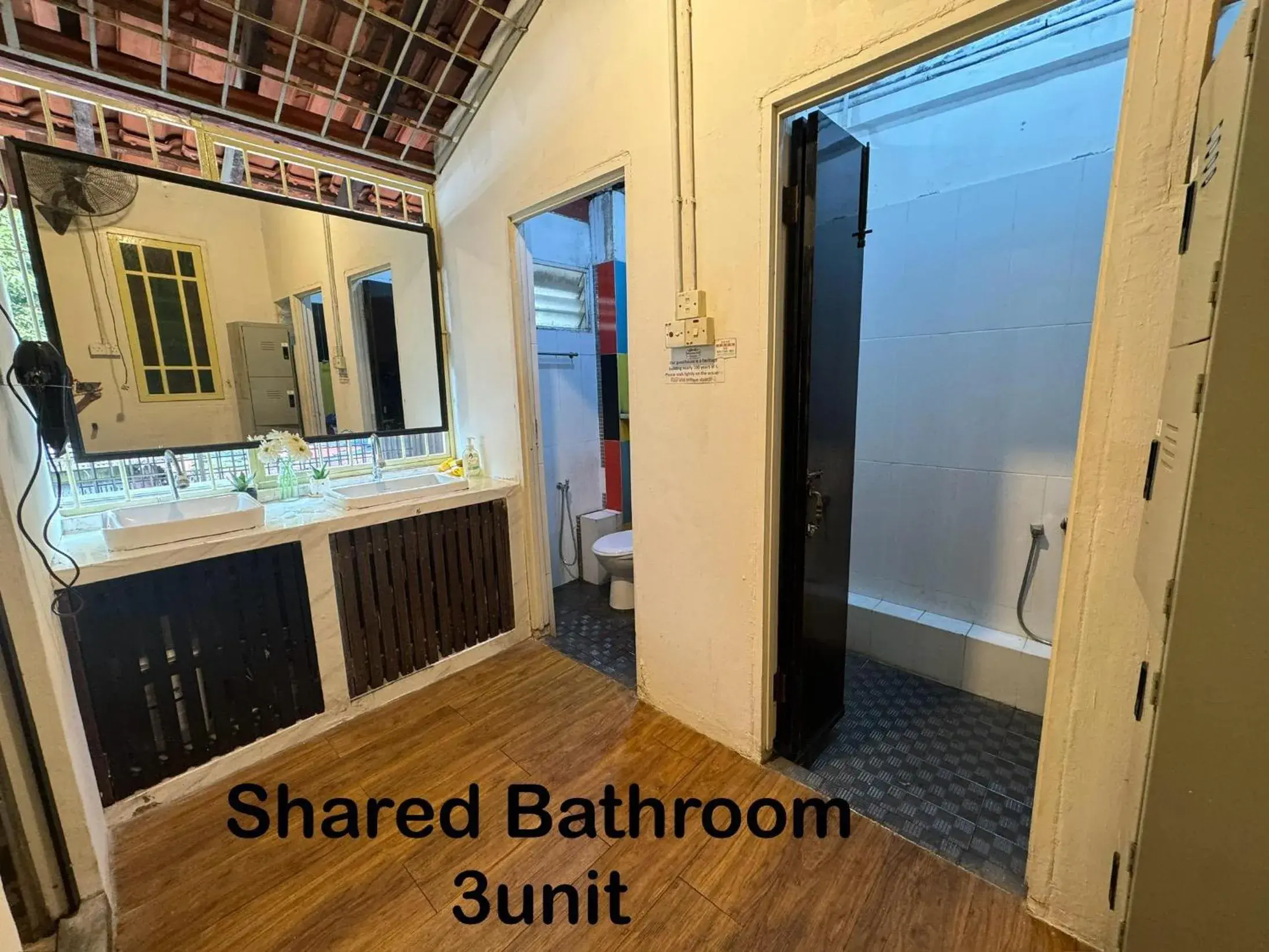 Economy Twin Room in Moustachz Hauze , Georgetown Economy Twin Room in Moustachz Hauze , Georgetown